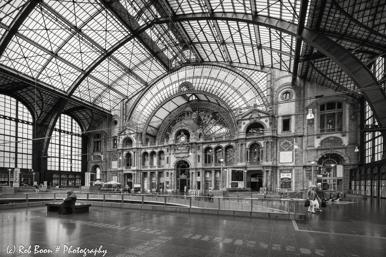 Canon EF 16-35mm F4L IS USM sample photo. Train station, antwerpen 5 photography