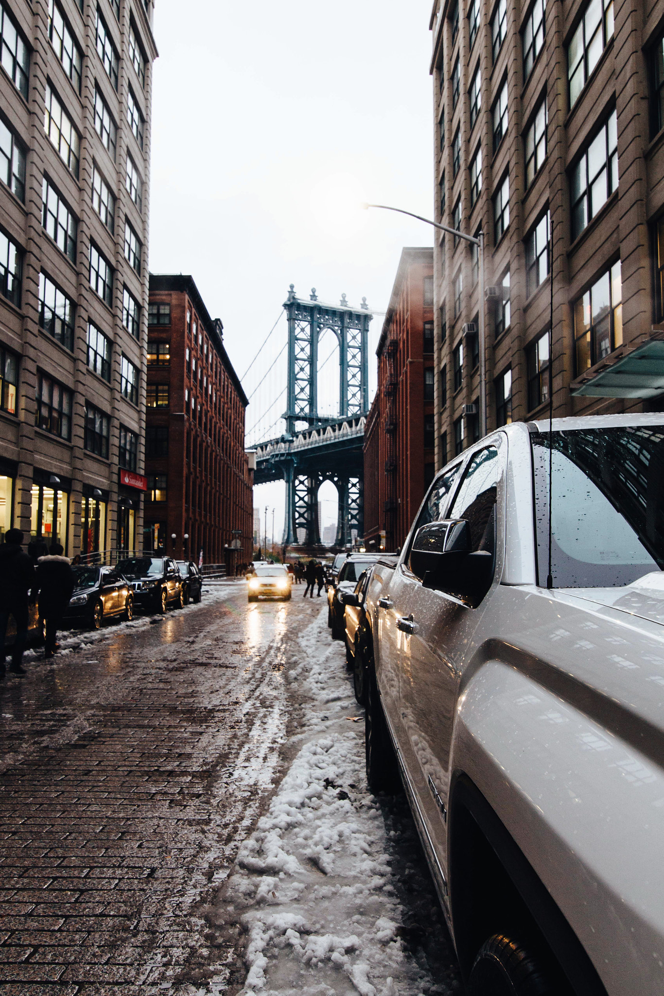 Canon EOS 700D (EOS Rebel T5i / EOS Kiss X7i) sample photo. Dumbo in the cold before dark photography