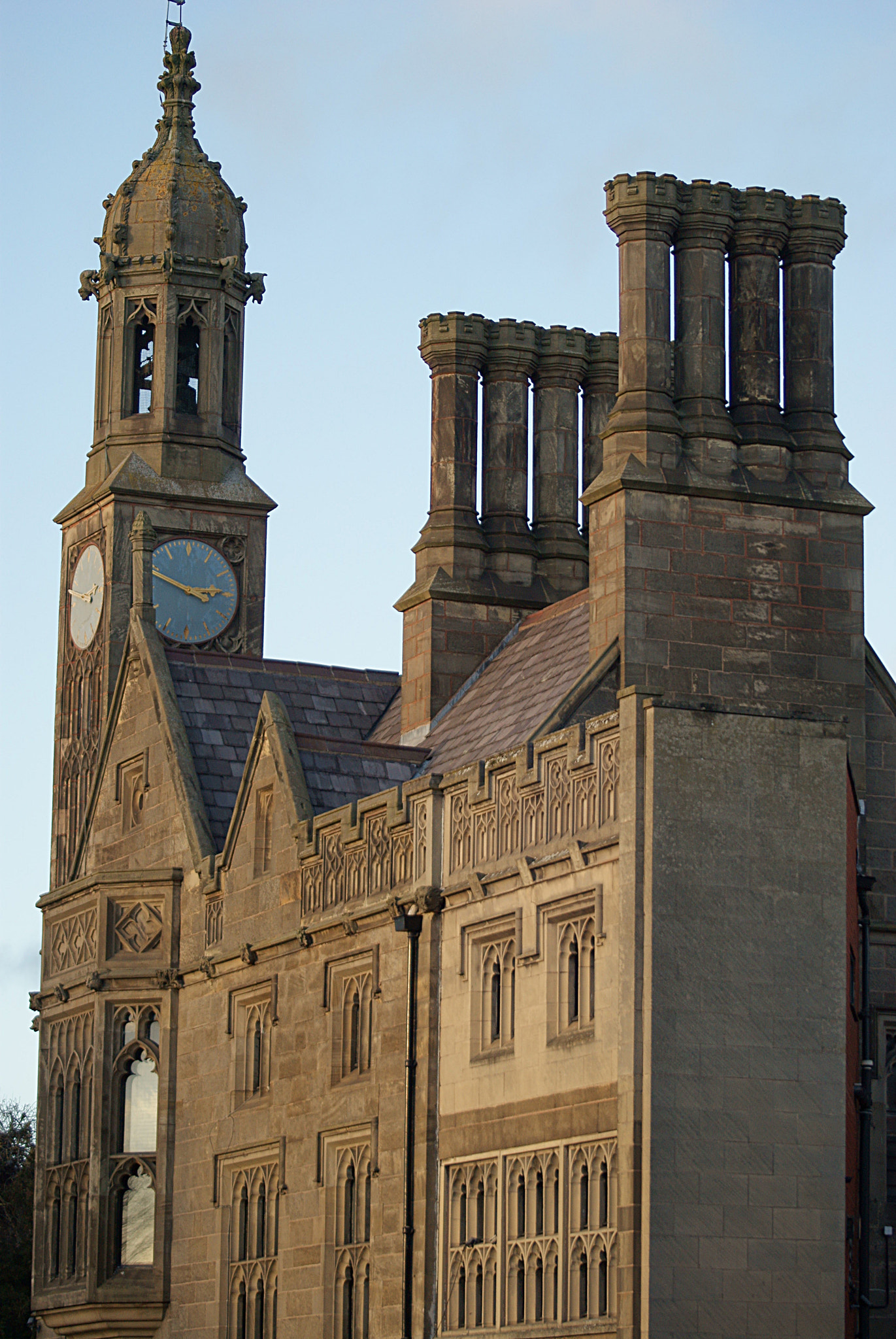 Sony 75-300mm F4.5-5.6 sample photo. Old building catching a few winter rays photography