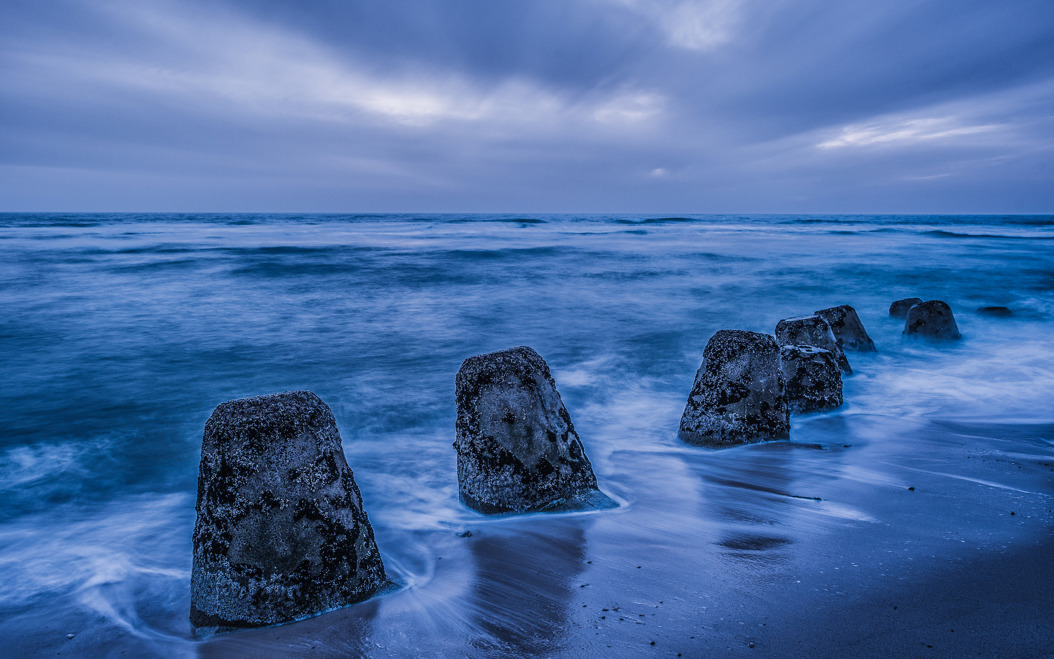 Nikon AF-S Nikkor 24mm F1.4G ED sample photo. Wellenbrecher photography