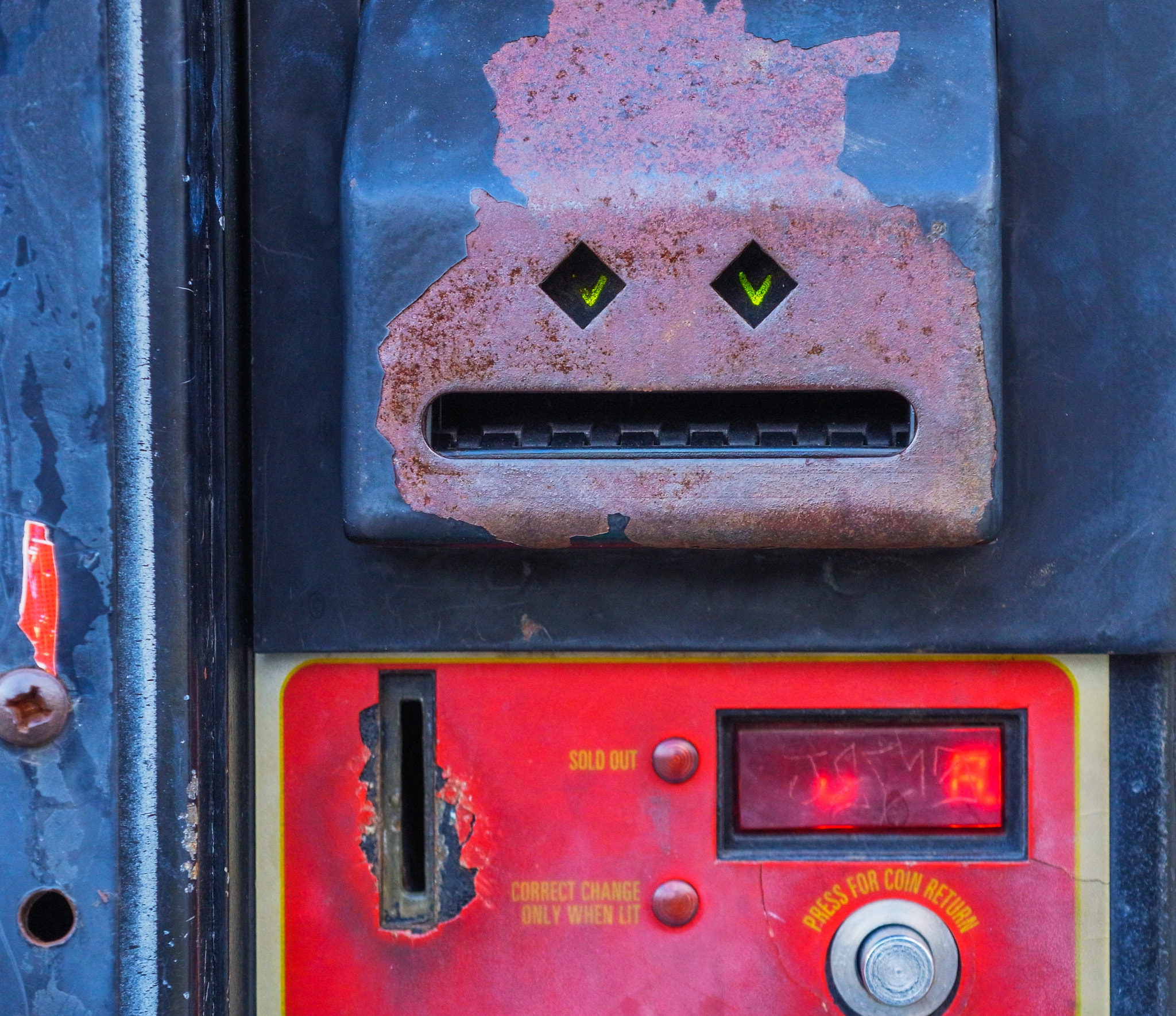 Ricoh GXR A16 sample photo. Angry old vending machine photography