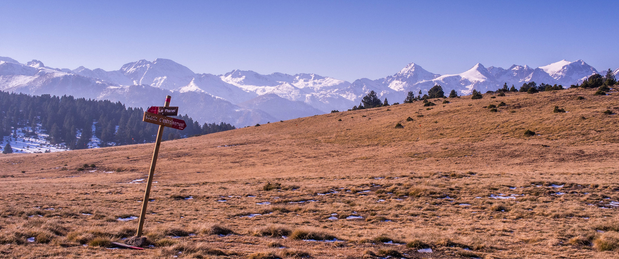 Panasonic Leica DG Summilux 25mm F1.4 II ASPH sample photo. Walking in the mountain photography