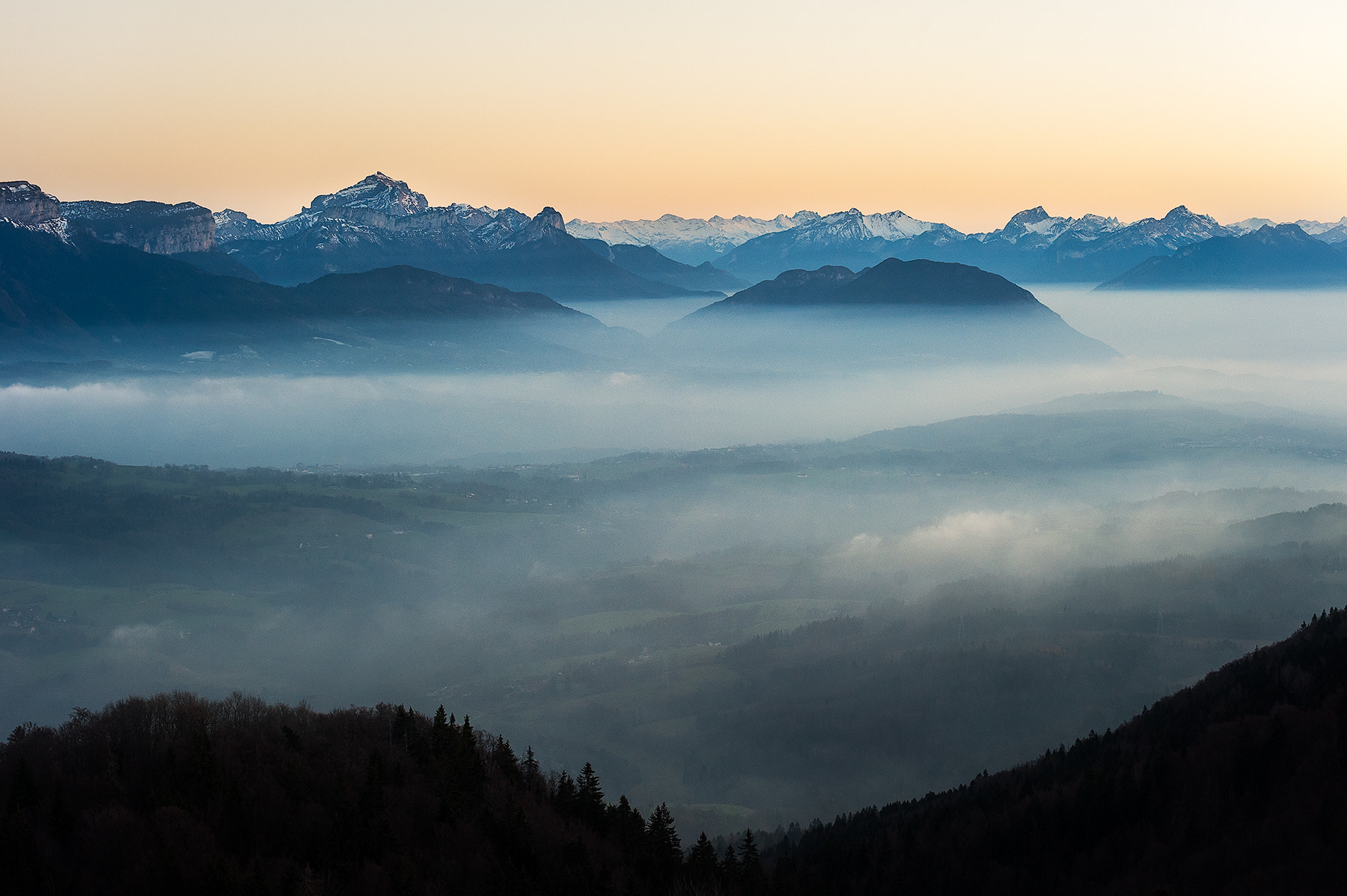 Nikon AF-S Nikkor 70-200mm F4G ED VR sample photo. Valleys of mist photography