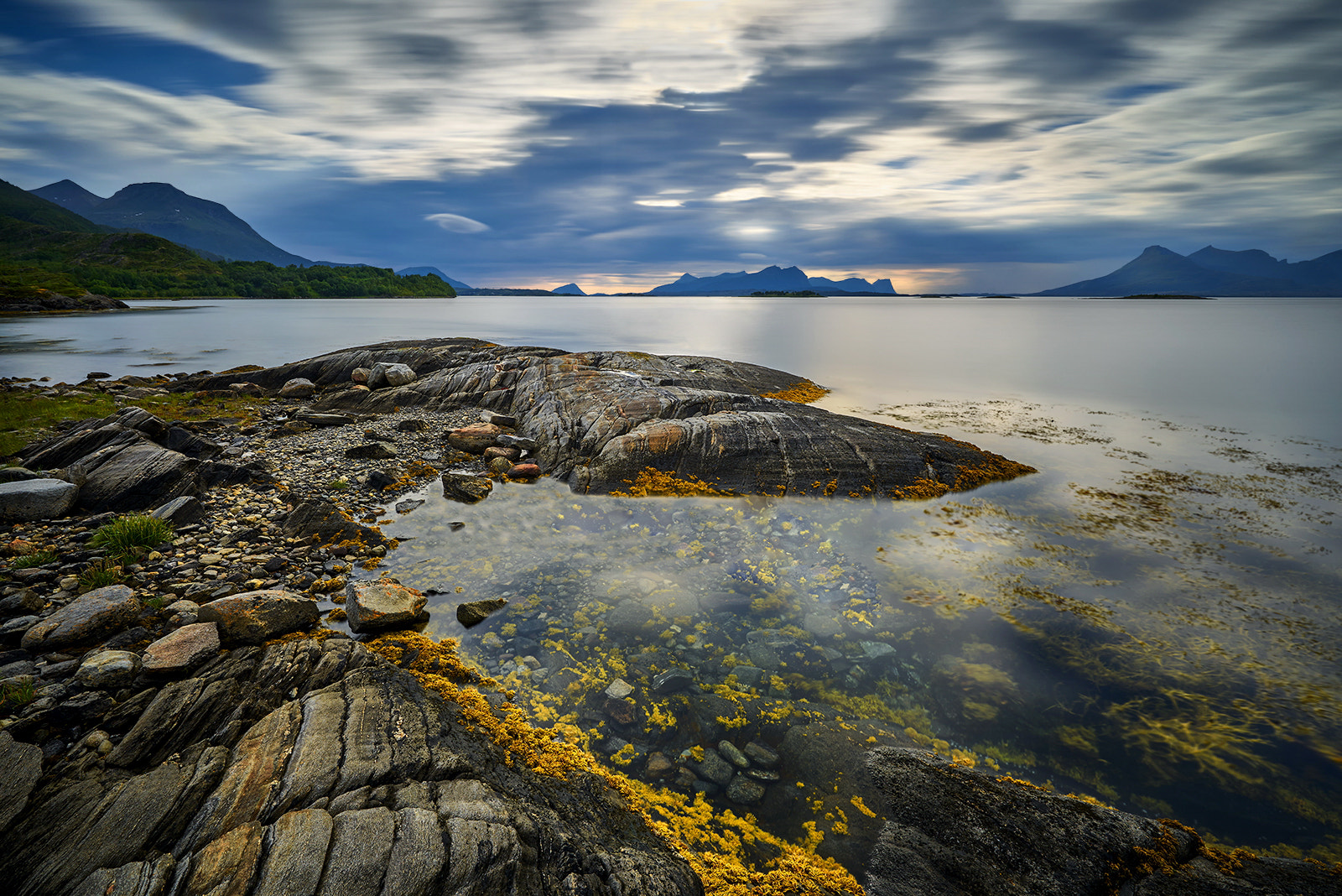 Nikon AF-S Nikkor 14-24mm F2.8G ED sample photo. Norwegian evening photography