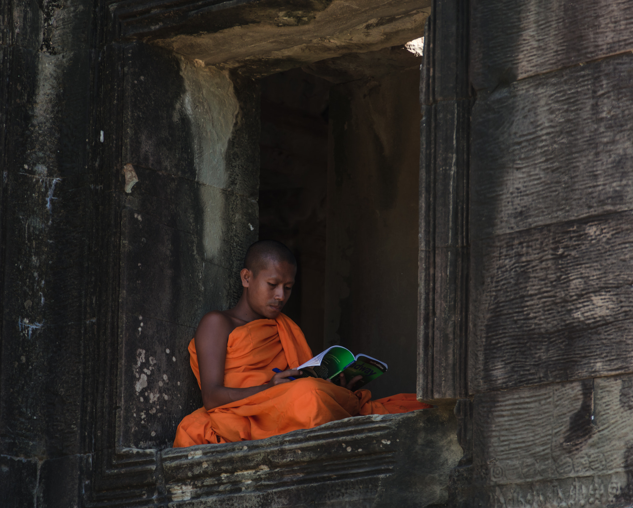 Nikon D800 + Nikon AF-S Nikkor 24-120mm F3.5-5.6G ED-IF VR sample photo. Buddhist monk studying english in angkor wat temple, cambodia photography