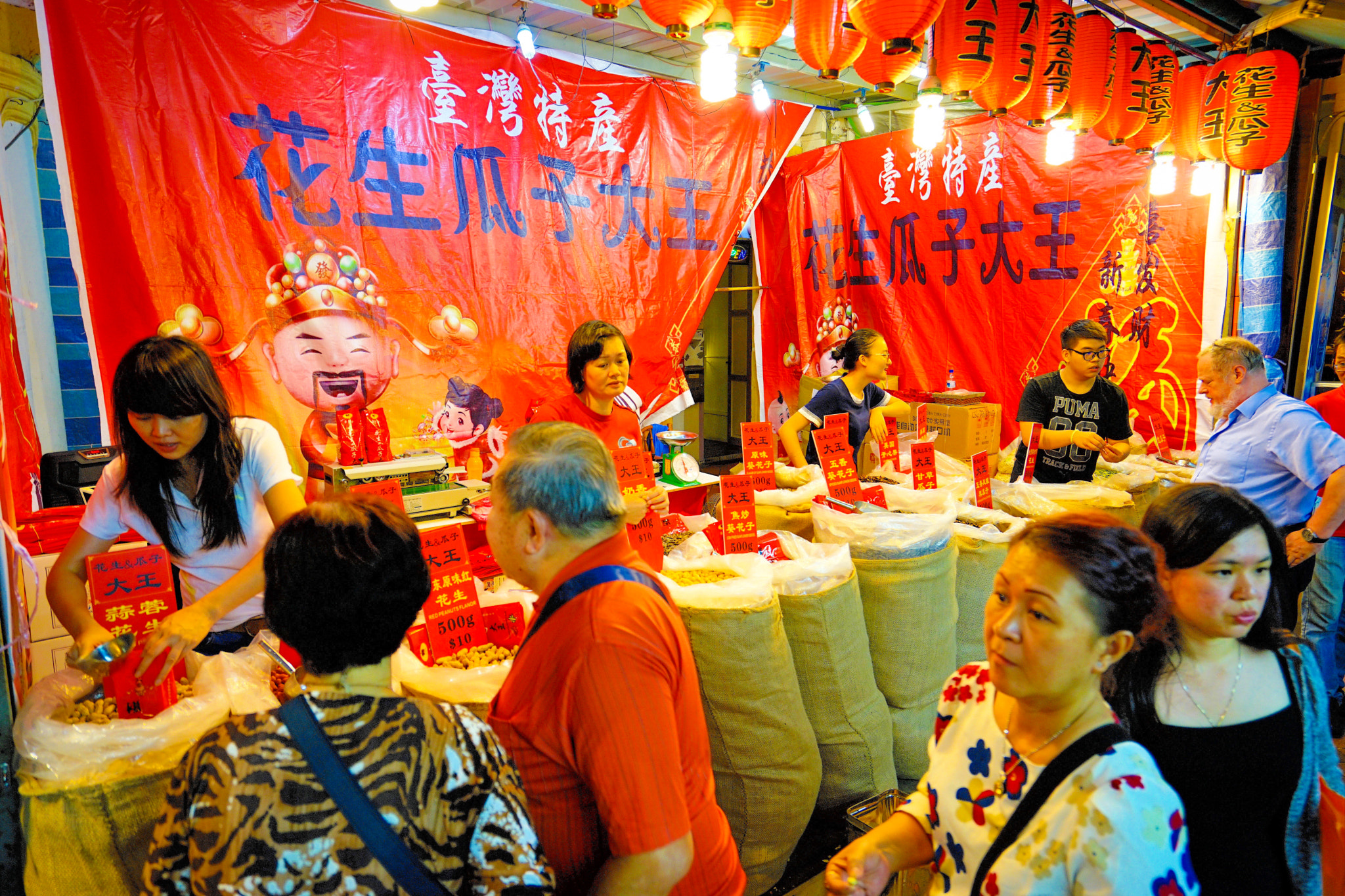 Sony a7 II + Sony Vario-Tessar T* FE 16-35mm F4 ZA OSS sample photo. Chinese new year 2017 lights and deco at chinatown photography