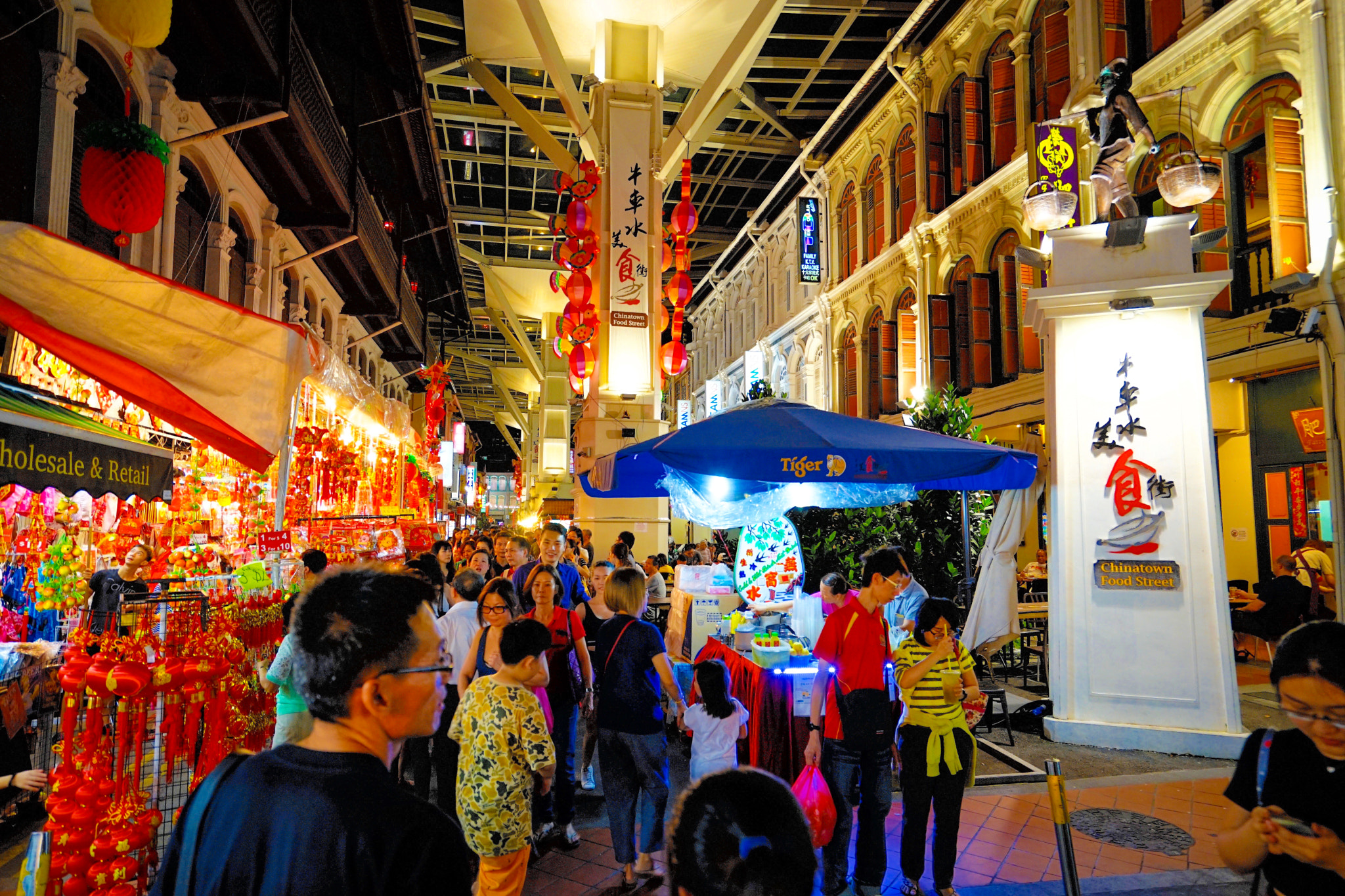 Sony a7 II + Sony Vario-Tessar T* FE 16-35mm F4 ZA OSS sample photo. Chinese new year 2017 lights and deco at chinatown photography