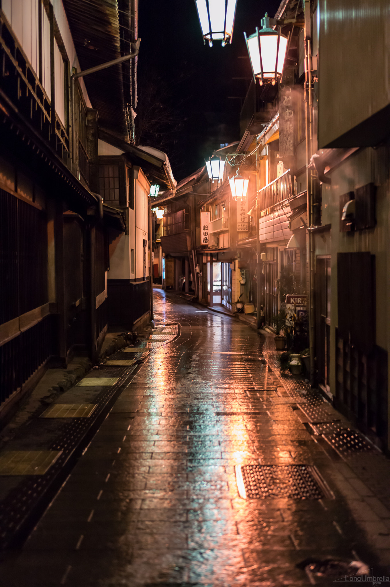 Leica S (TYP 006) + Summarit-S 70 sample photo. Alley photography