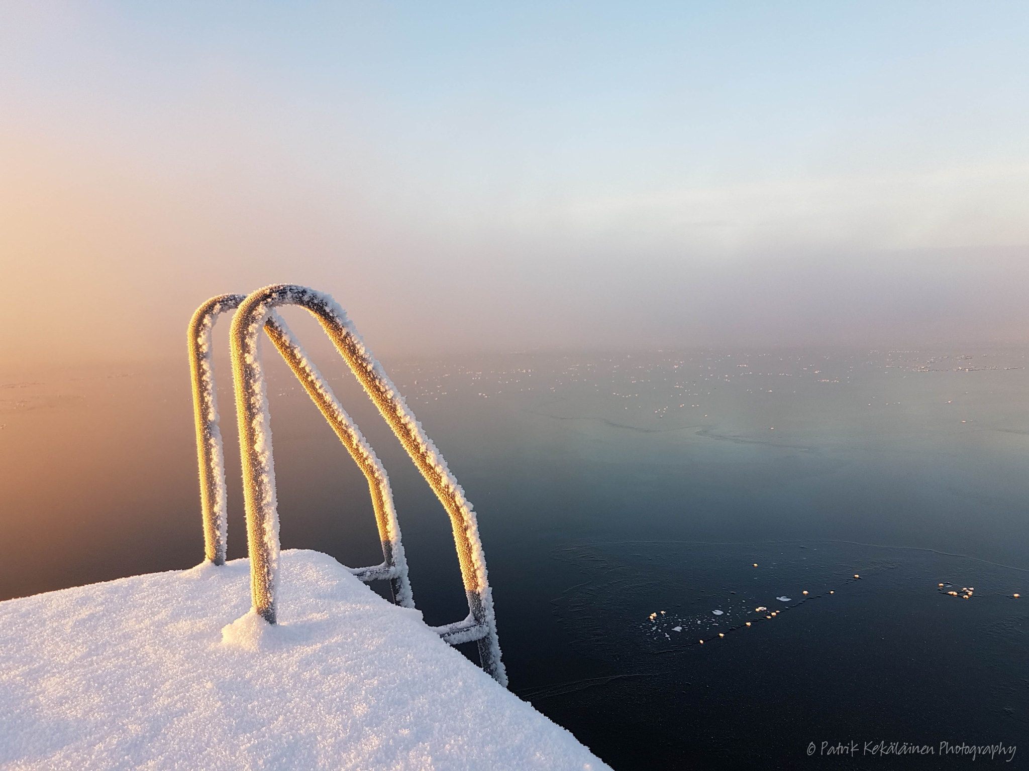 Samsung Galaxy S7 Edge + Samsung Galaxy S7 Edge Rear Camera sample photo. Frozen ladder photography