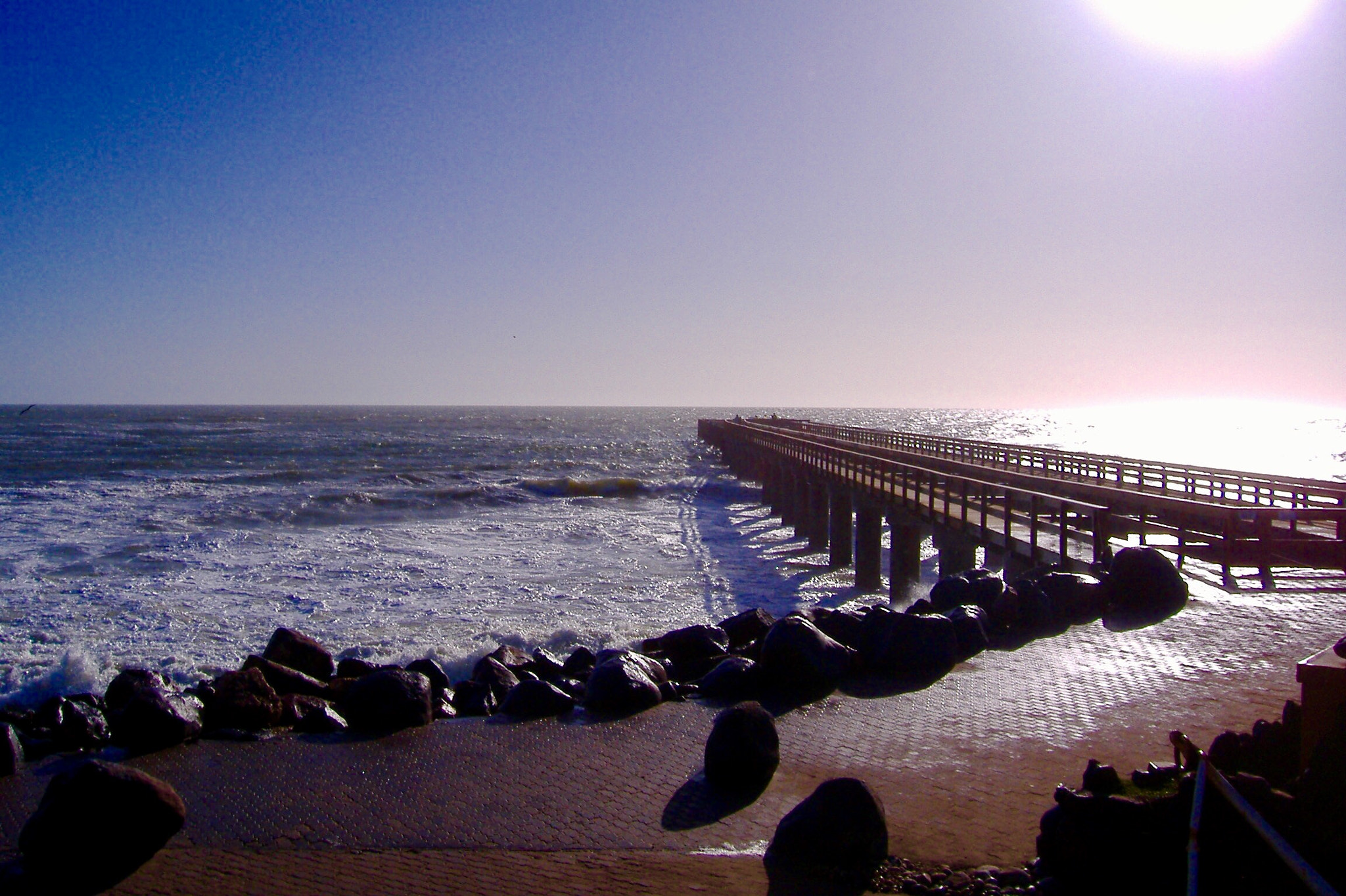 Fujifilm FinePix A345 sample photo. Pier at sunset photography