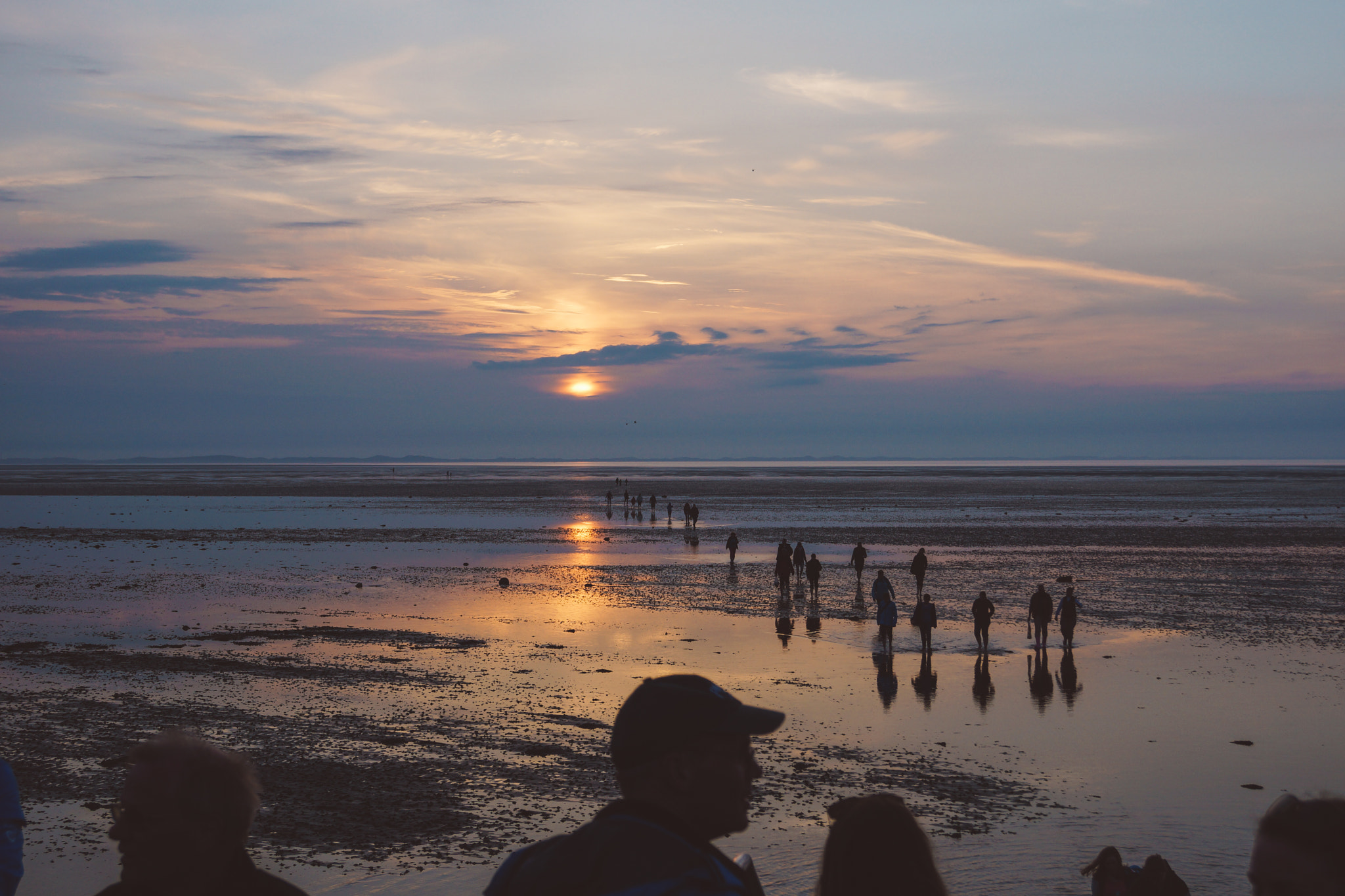 Sony SLT-A65 (SLT-A65V) + Sony DT 18-55mm F3.5-5.6 SAM sample photo. Wattwanderung föhr | people walking on mudflat photography