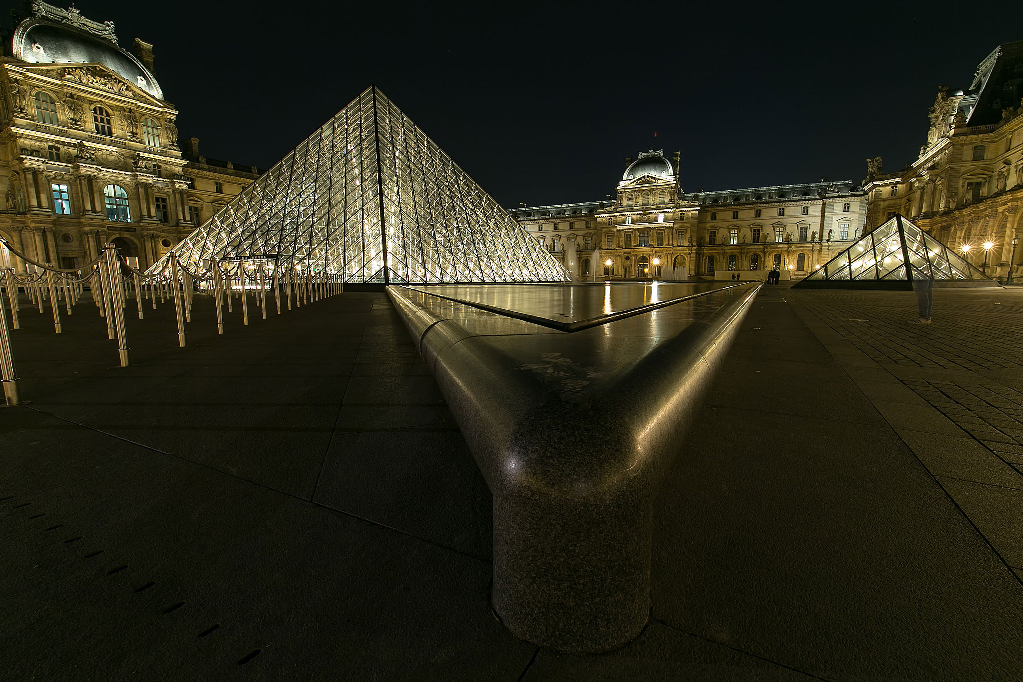 Canon EF 16-35mm F4L IS USM sample photo. Louvre photography