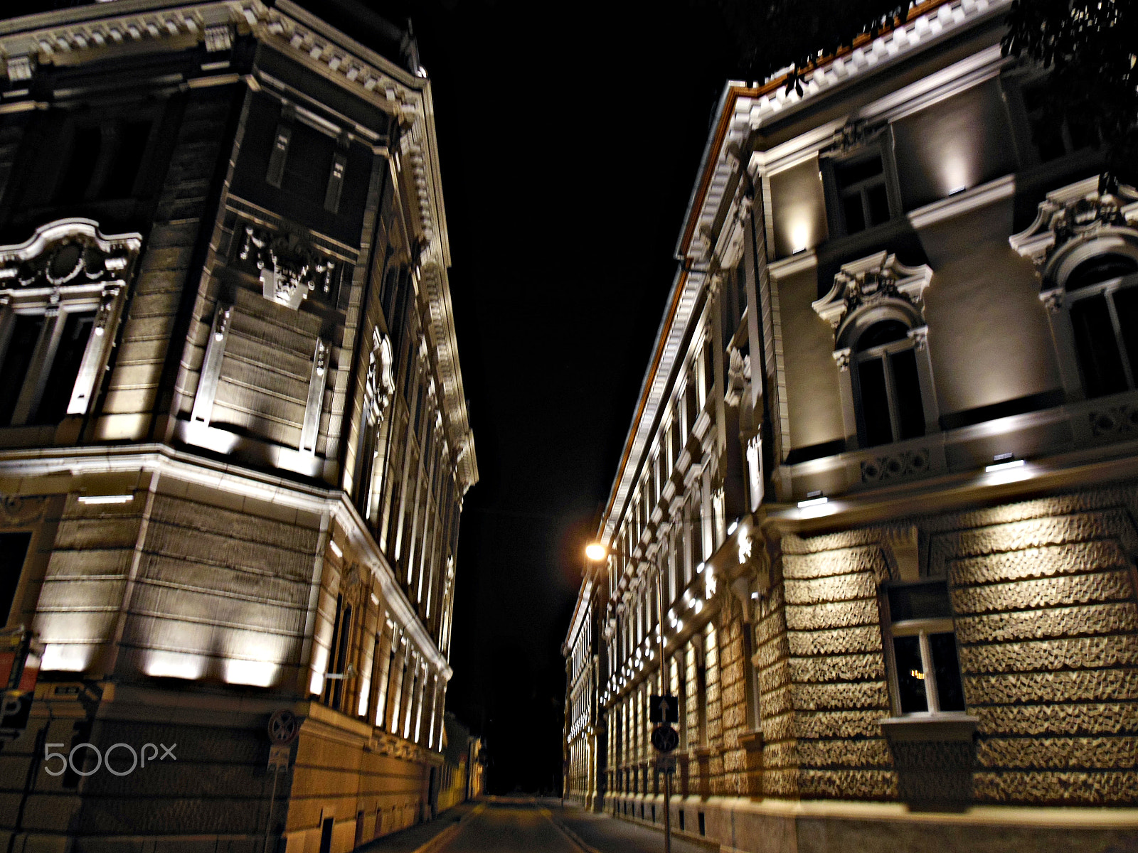 Nikon Coolpix S6300 sample photo. Night city photography