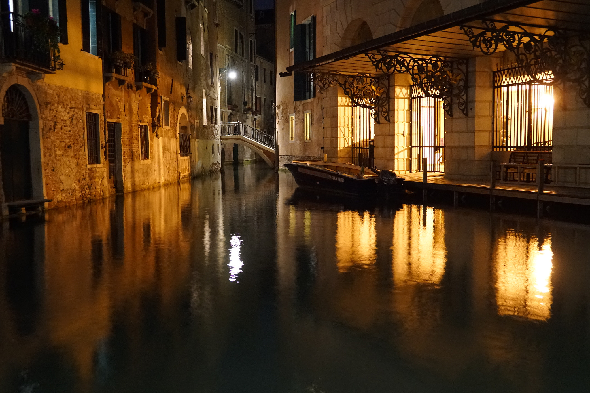 Sony a7R II + Sony E 18-200mm F3.5-6.3 OSS sample photo. Boat in venice at night photography