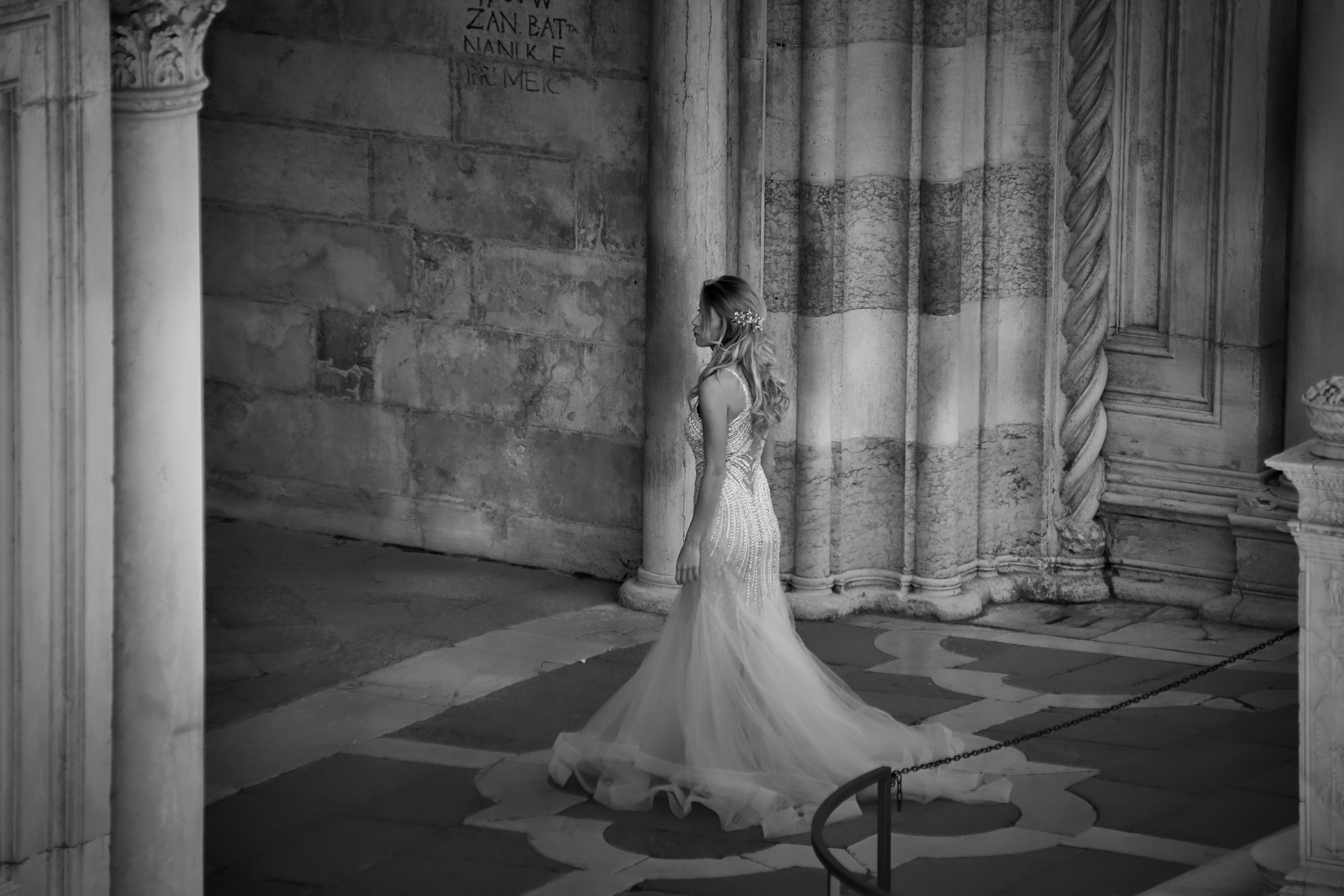 Sony E 18-200mm F3.5-6.3 OSS sample photo. Bride in venice photography