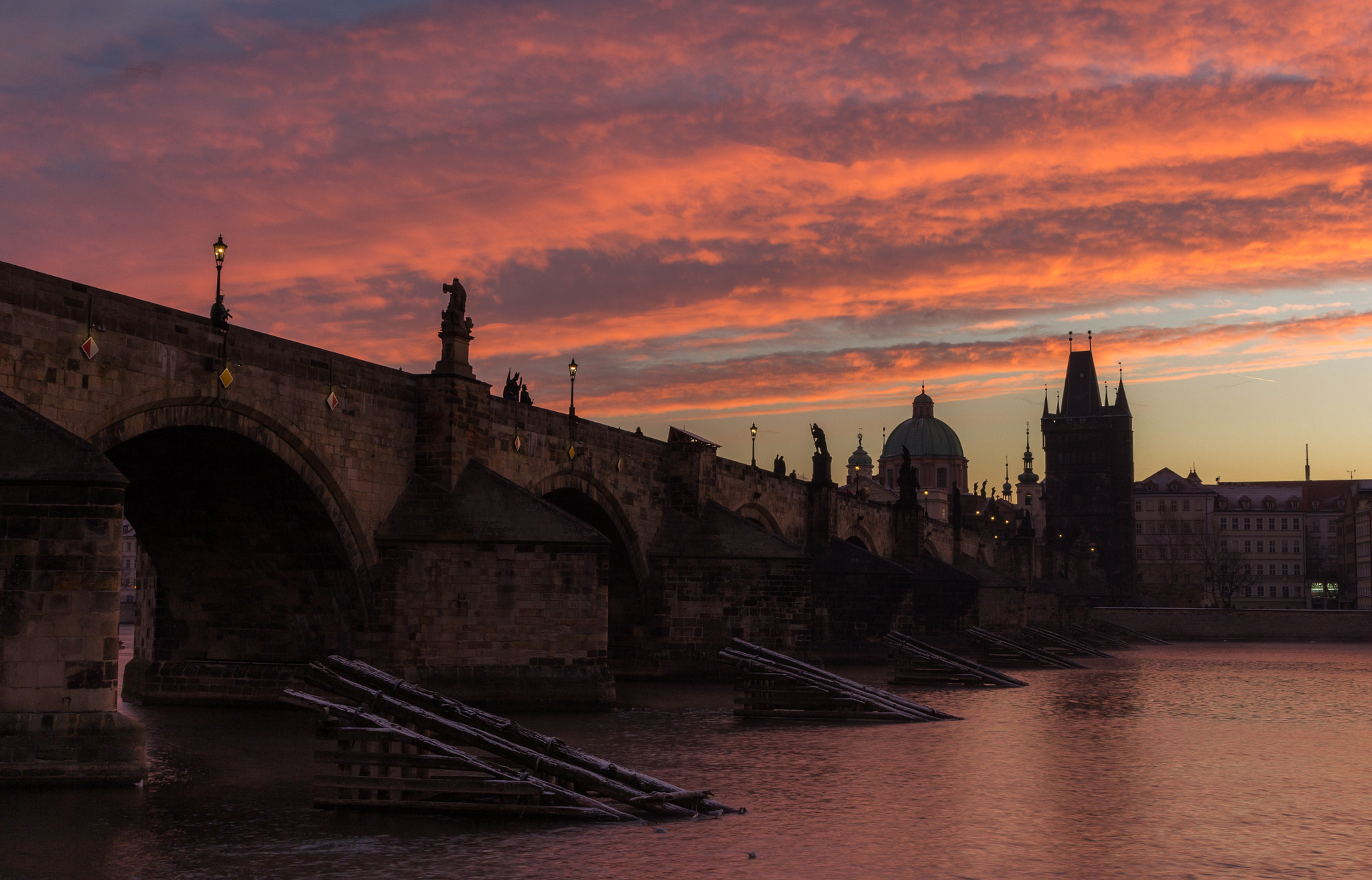 Canon EF 24-70mm F4L IS USM sample photo. Sunrise at the charles bridge photography