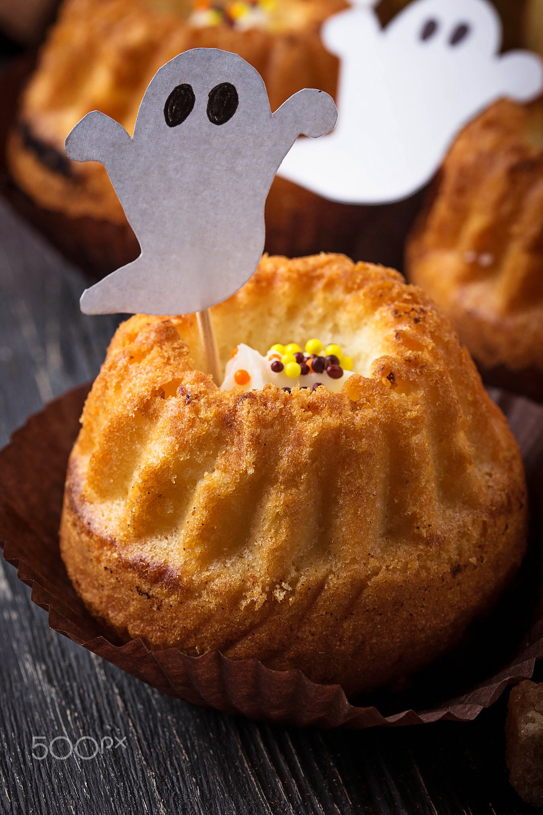 Sigma 105mm F2.8 EX DG OS HSM sample photo. Halloween pumpkin cupcakes photography