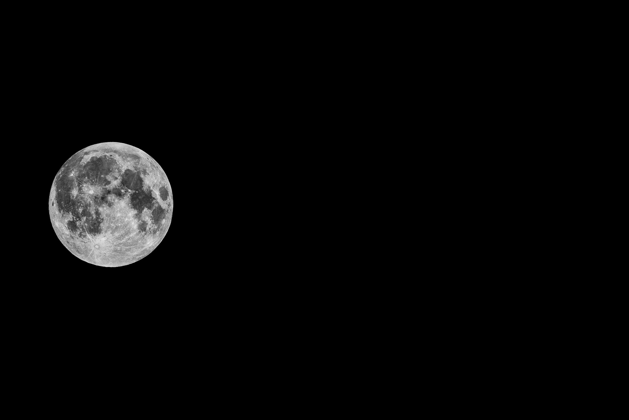 Sony a7R + Sony 70-400mm F4-5.6 G SSM II sample photo. Moon photography