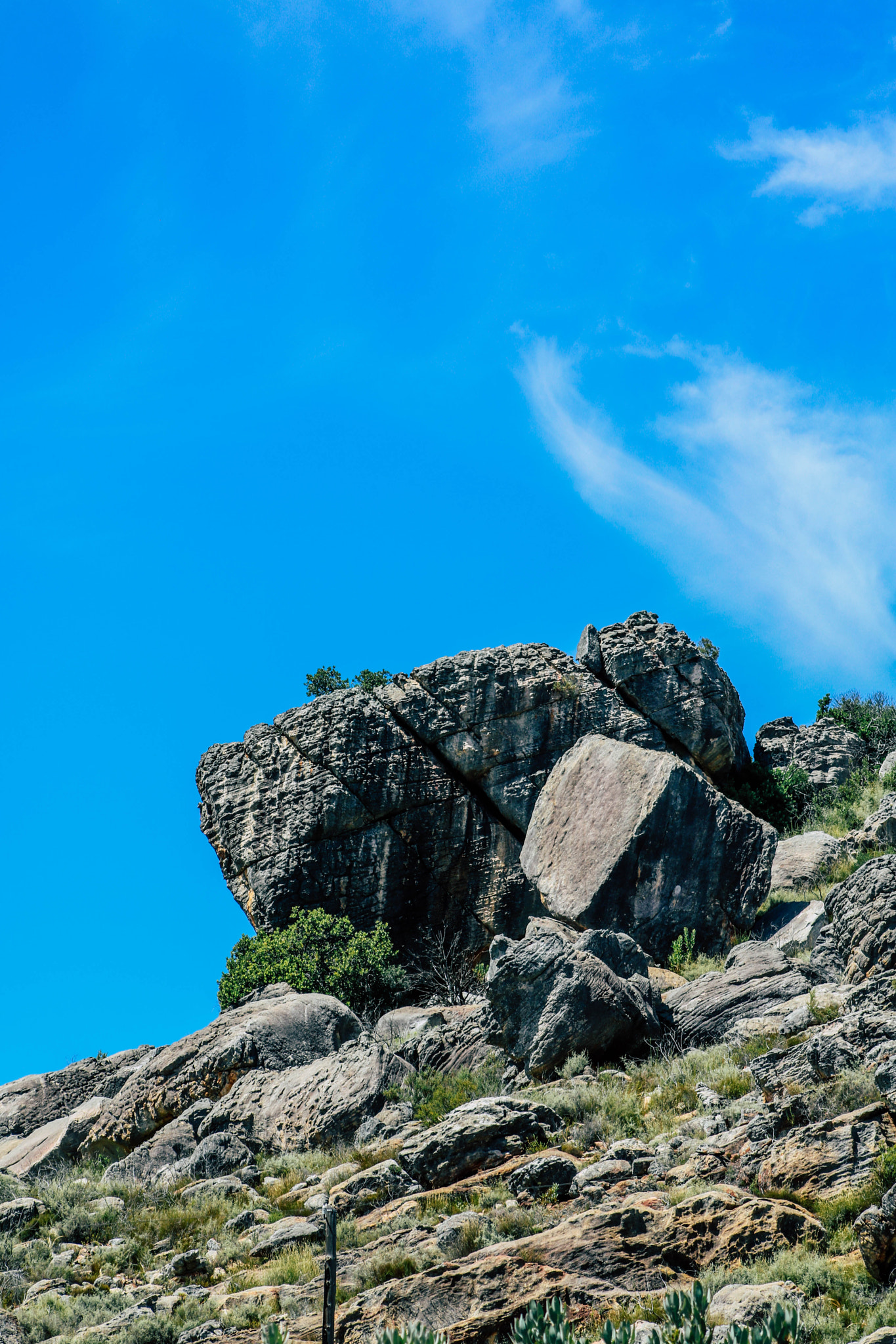 Canon EOS 750D (EOS Rebel T6i / EOS Kiss X8i) + EF75-300mm f/4-5.6 sample photo. Mountains photography