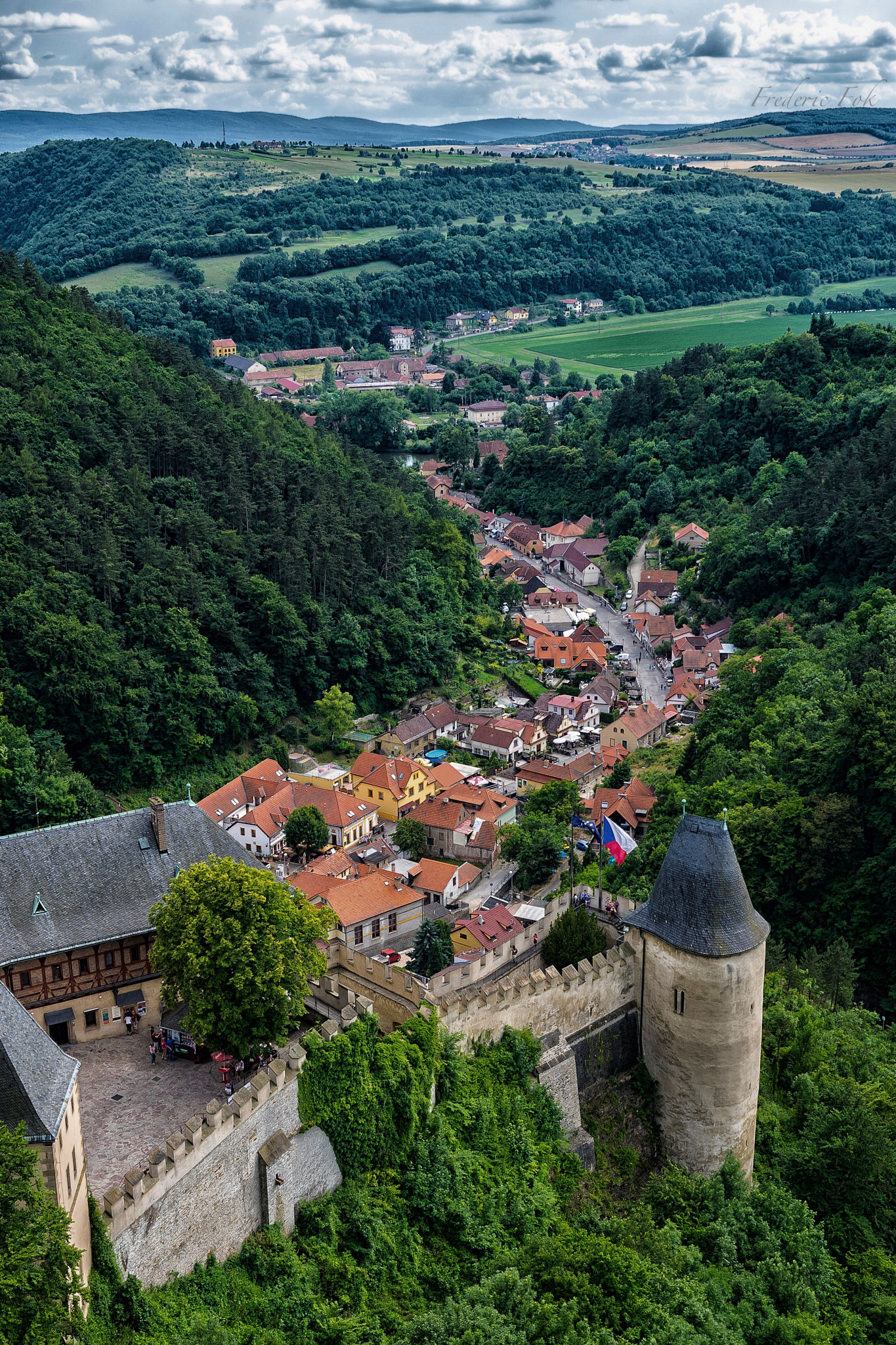 Sony a7 + Sigma 30mm F2.8 EX DN sample photo. Karlštejn castle photography