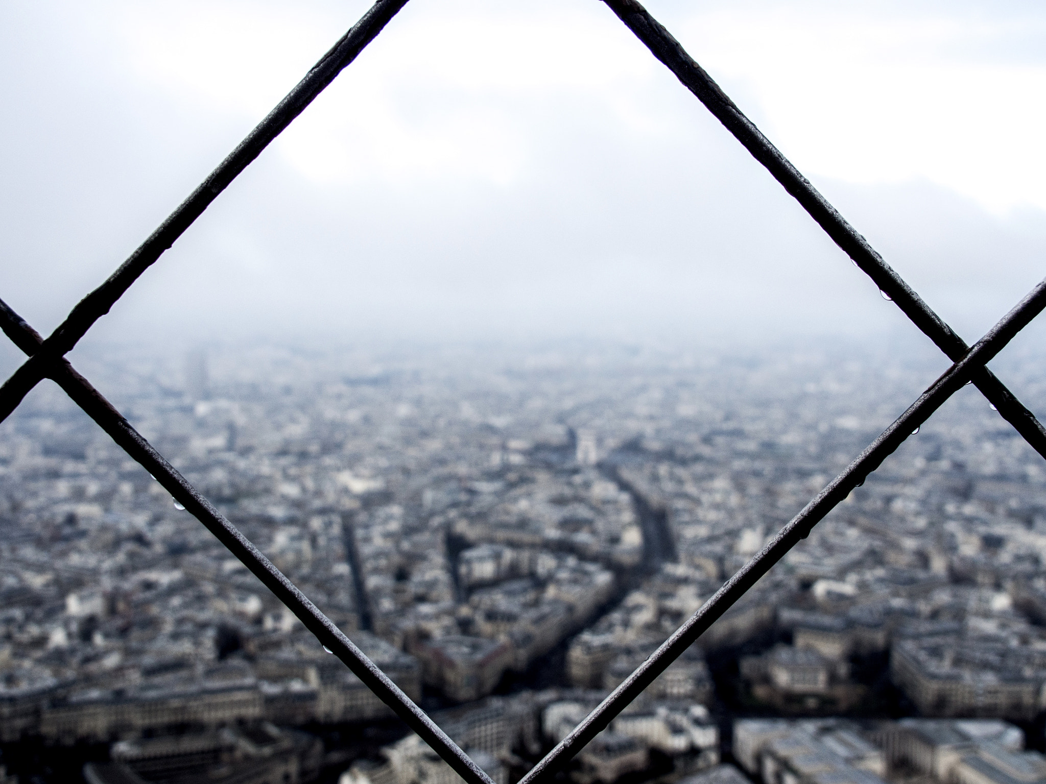 OLYMPUS M.14-150mm F4.0-5.6 II sample photo. Mist in paris photography