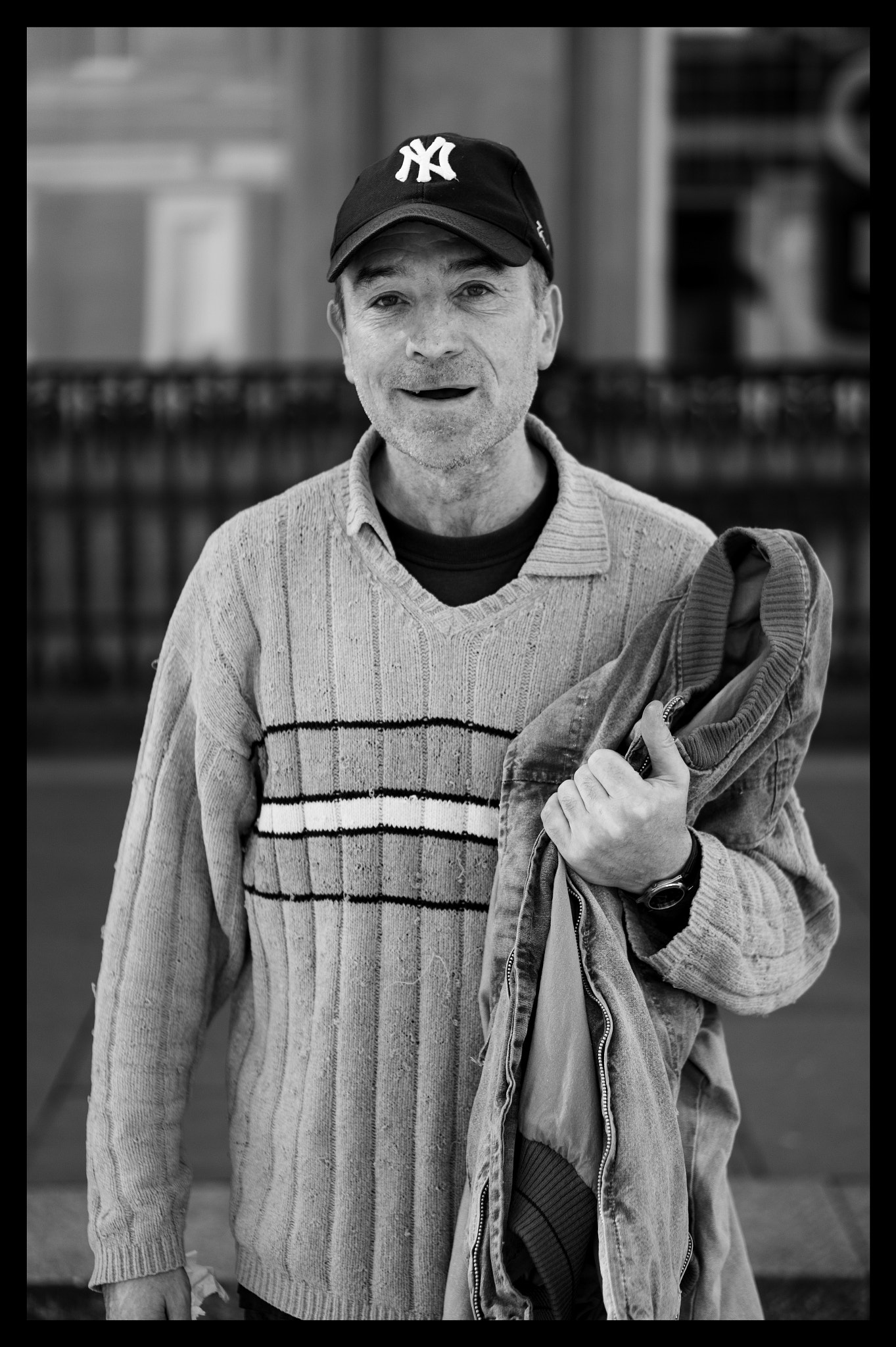 Sony Alpha a5000 (ILCE 5000) + E 50mm F1.8 OSS sample photo. Street portrait photography