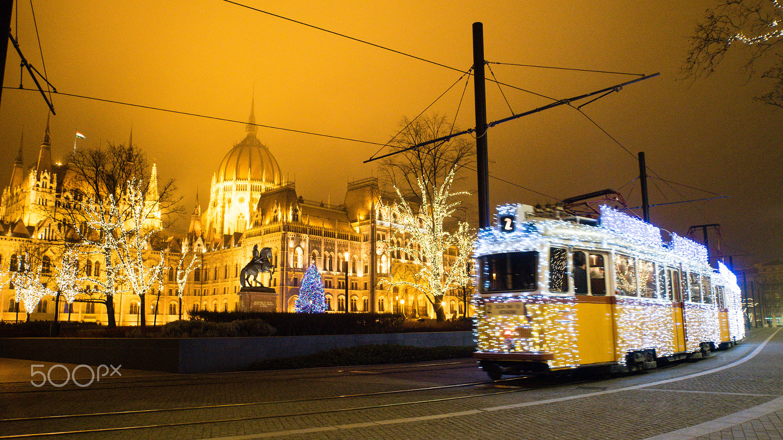 Tamron 18-270mm F3.5-6.3 Di II PZD sample photo. Christmas in budapest photography