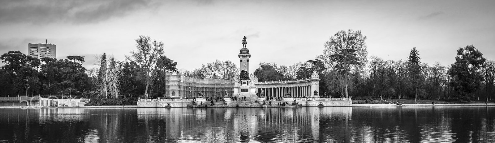 Sony SLT-A37 sample photo. Retiro pond photography