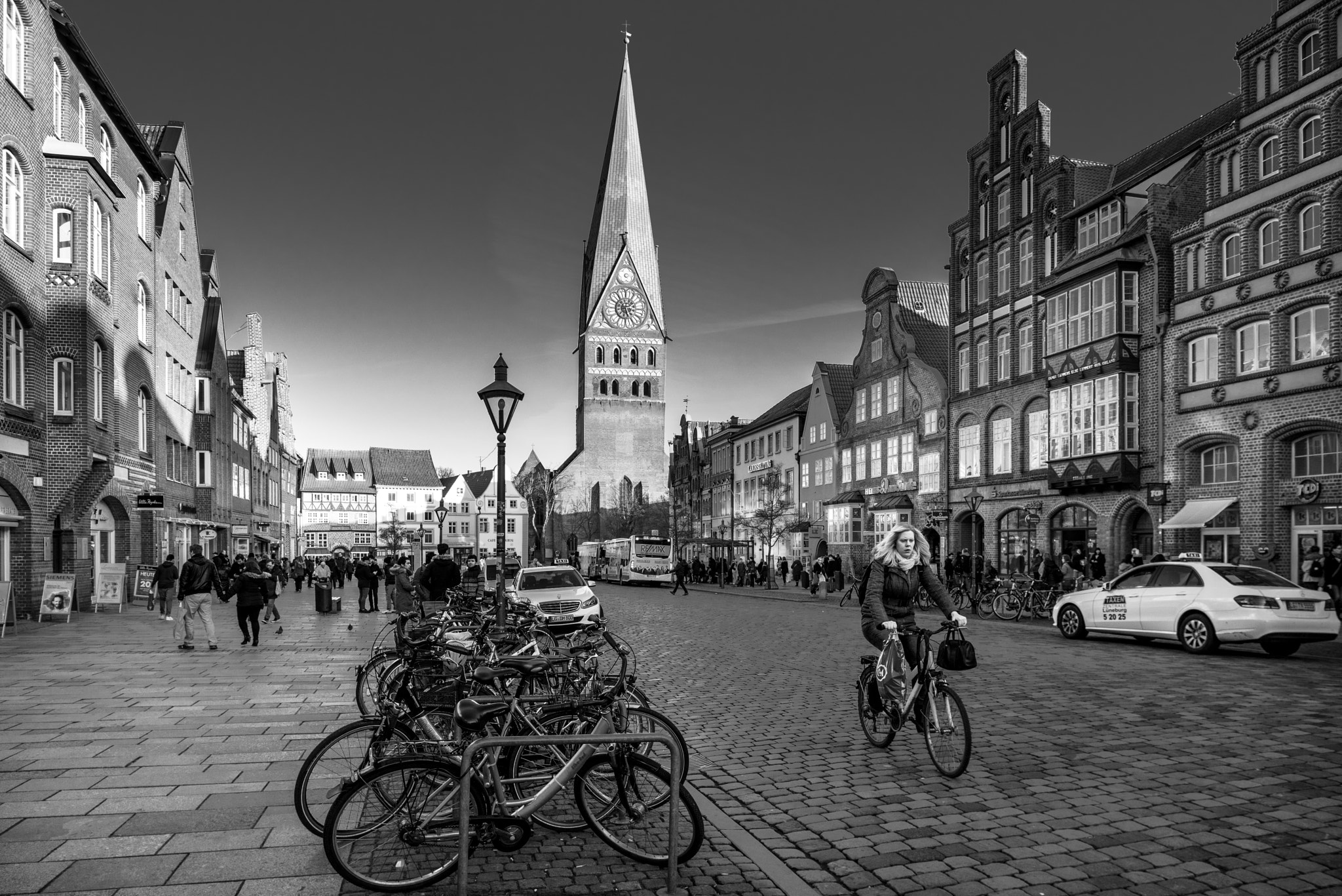 Nikon PC-E Nikkor 24mm F3.5D ED Tilt-Shift sample photo. City life photography