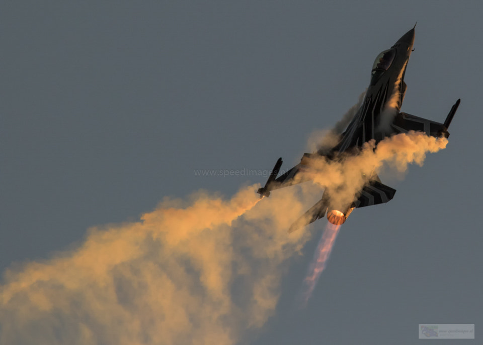 Canon EF 200mm F2.8L II USM sample photo. Orange smoker photography