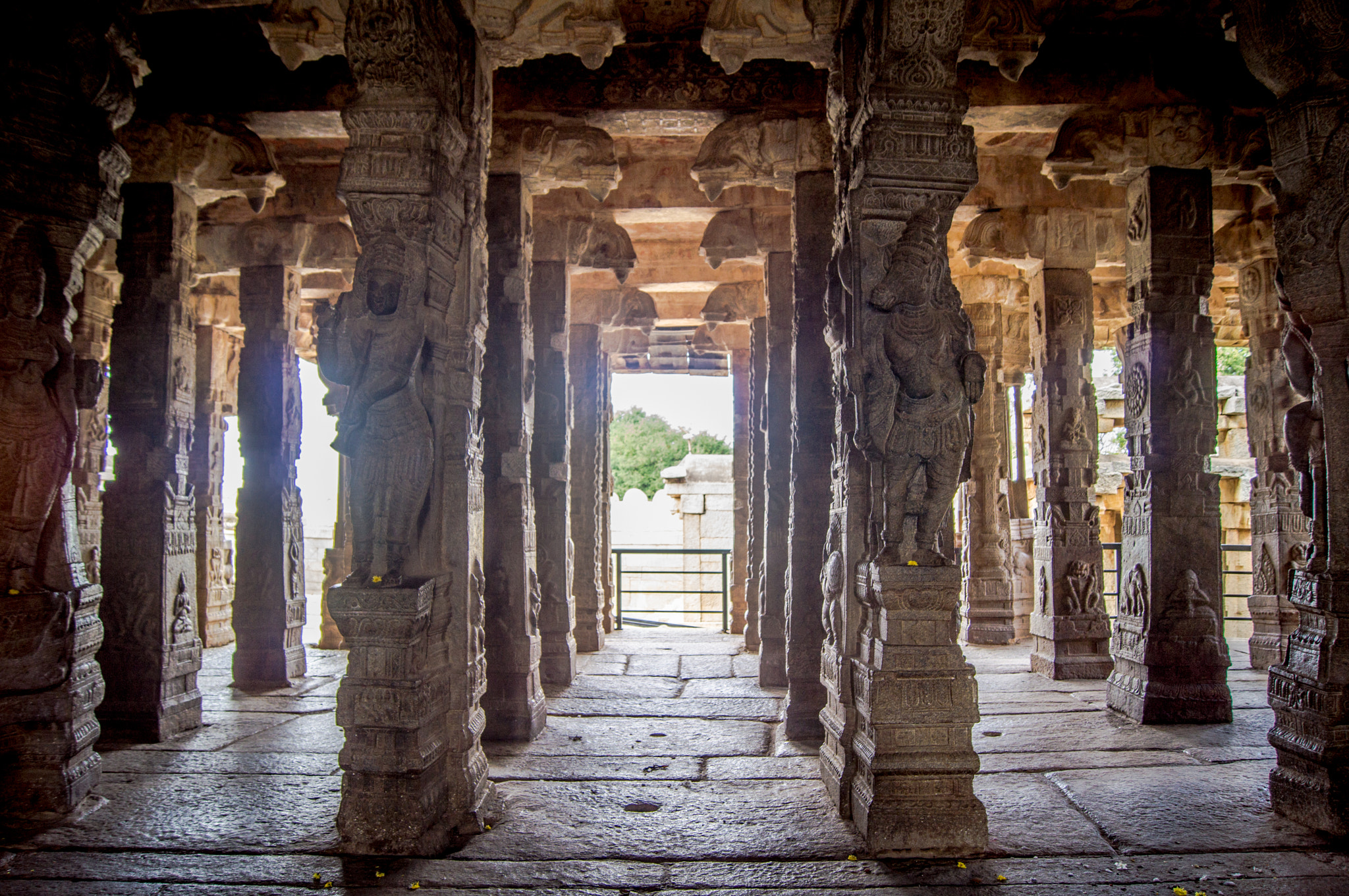 Sony SLT-A55 (SLT-A55V) sample photo. Pillers - lepakshi temple - india photography