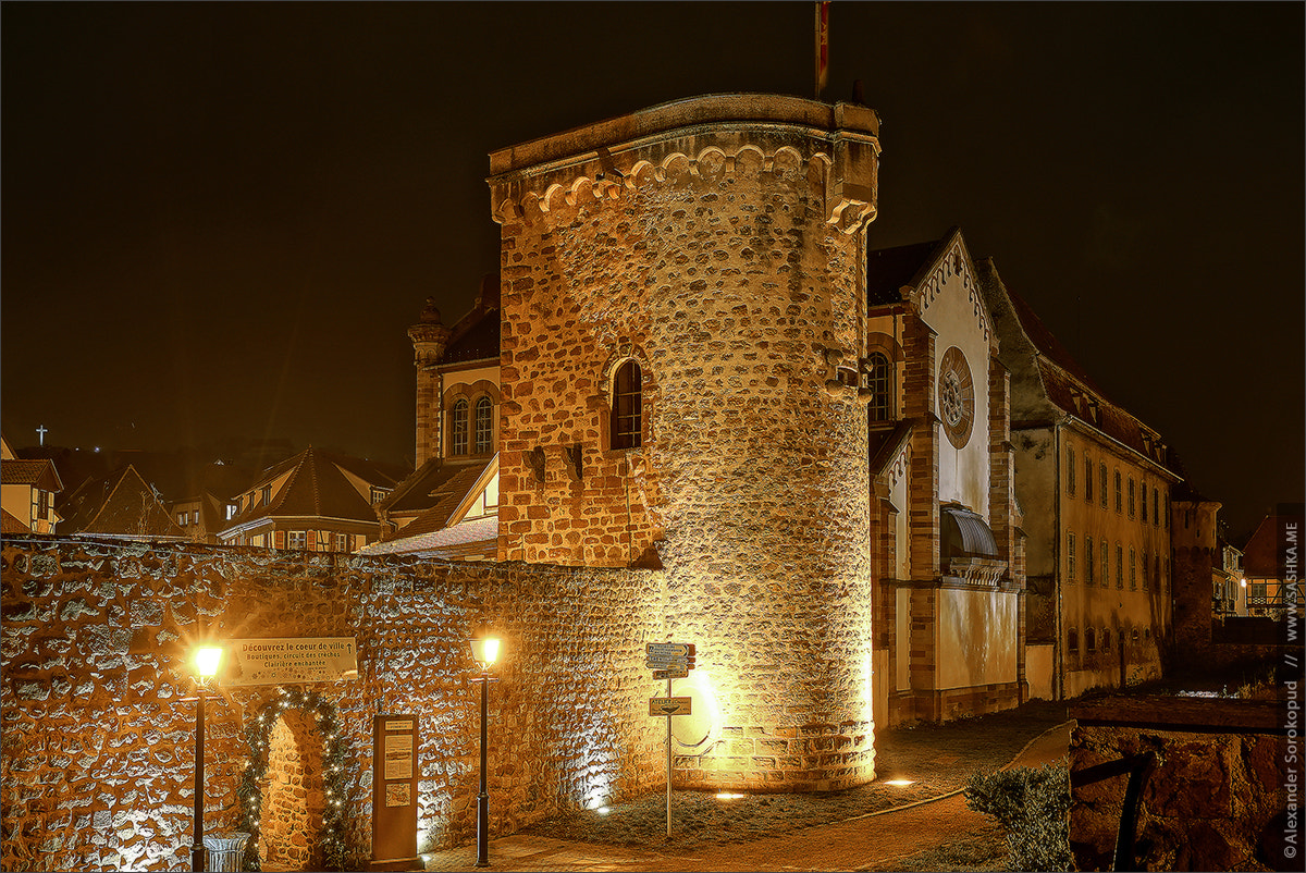 Sony a7S II + Sony Vario-Tessar T* FE 16-35mm F4 ZA OSS sample photo. Old medieval fortress wall highlighted at night photography