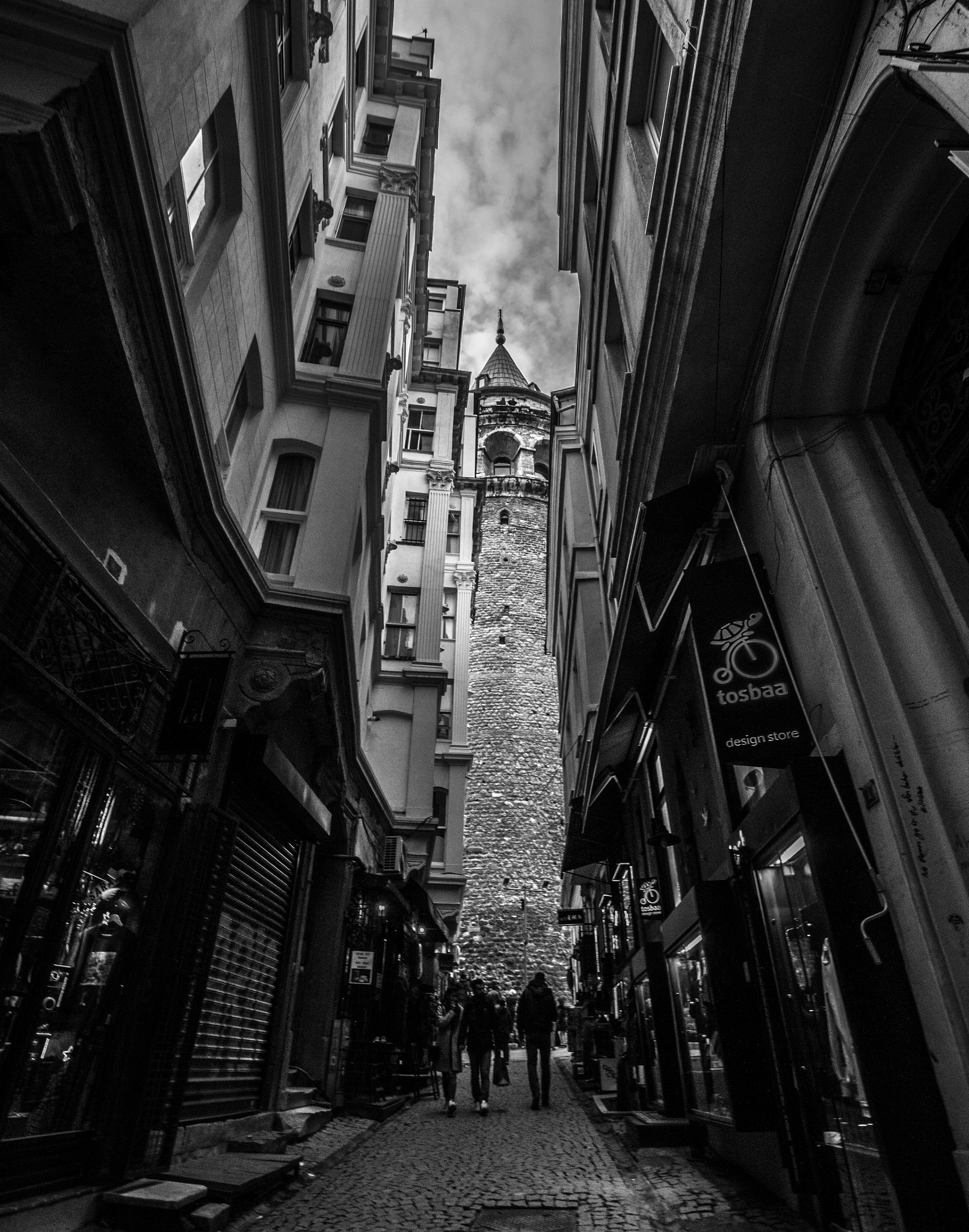 Sigma 10-20mm F3.5 EX DC HSM sample photo. Kuleleye açılan yollar photography
