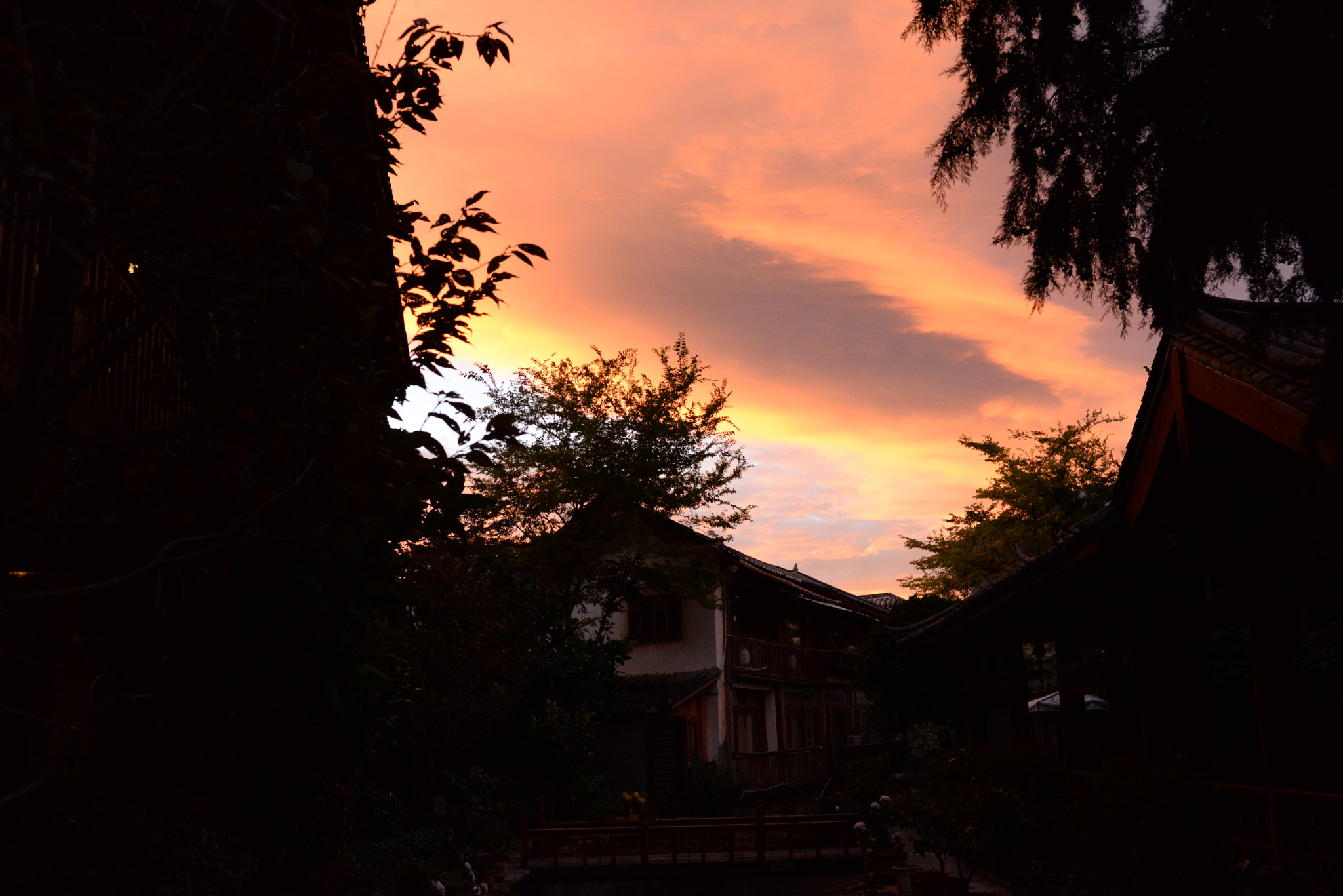 Nikon D610 + Nikon AF-S Nikkor 35mm F1.8G ED sample photo. 霞 photography