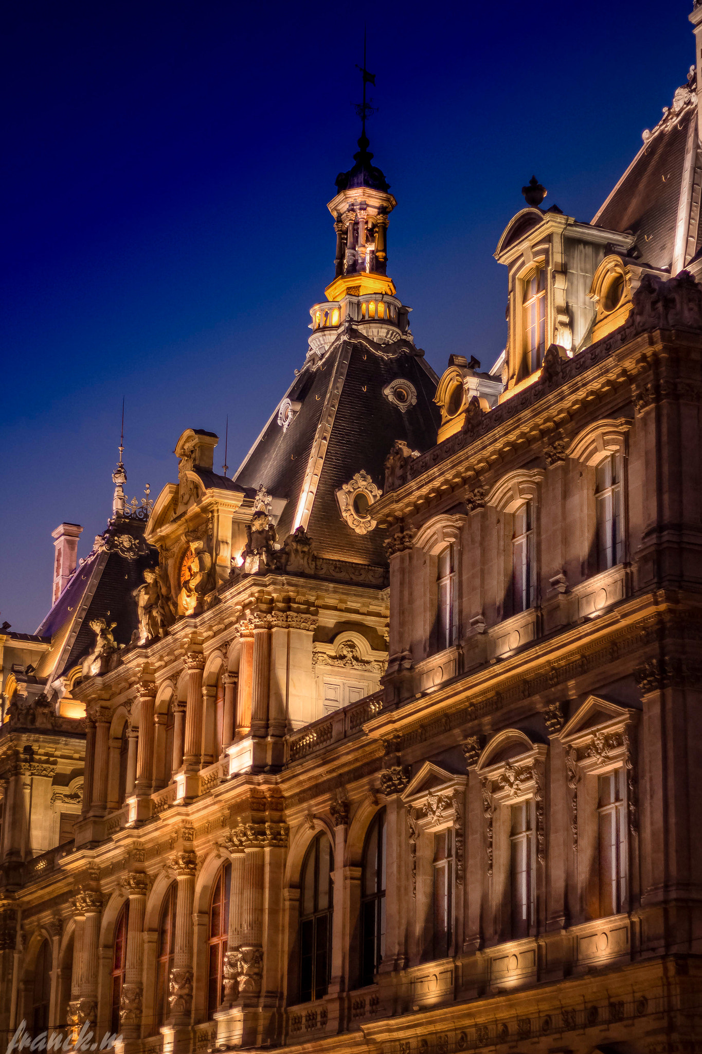 Canon EOS 700D (EOS Rebel T5i / EOS Kiss X7i) + Canon EF 50mm f/1.8 sample photo. Lyon by night photography