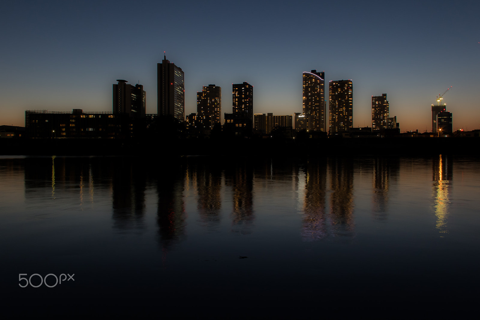 Canon EF-S 18-135mm F3.5-5.6 IS sample photo. Sunset behind the city photography