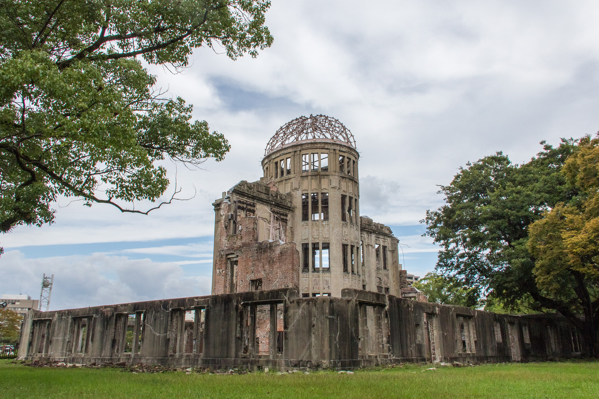 Canon EF-S 18-135mm F3.5-5.6 IS sample photo. Little boy in hiroshima photography