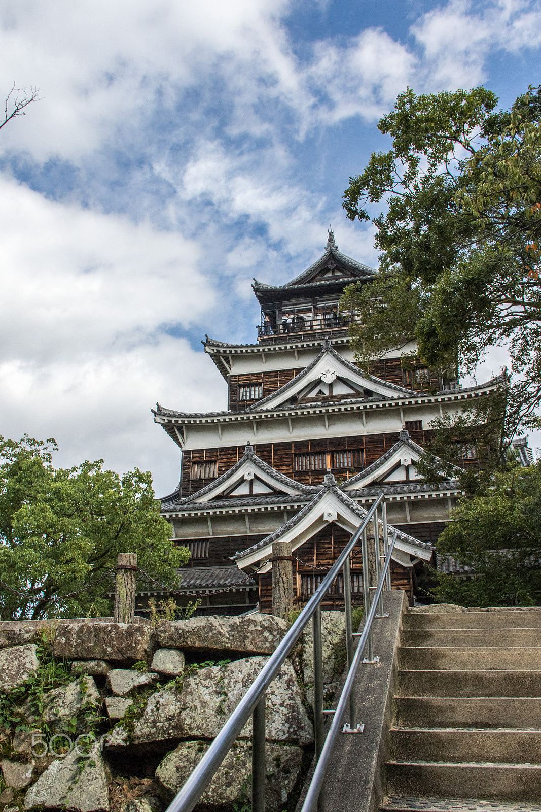Canon EF-S 18-135mm F3.5-5.6 IS sample photo. Hiroshima castle photography
