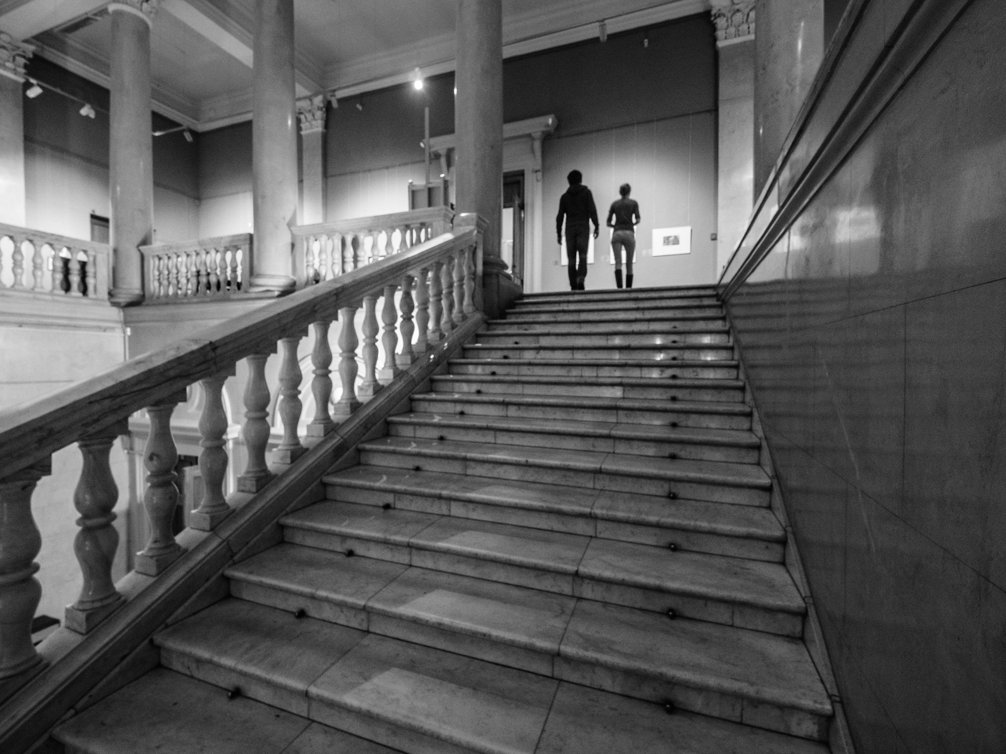 Panasonic Lumix DMC-GH4 + Olympus M.Zuiko Digital ED 7-14mm F2.8 PRO sample photo. Staircase to art gallery photography