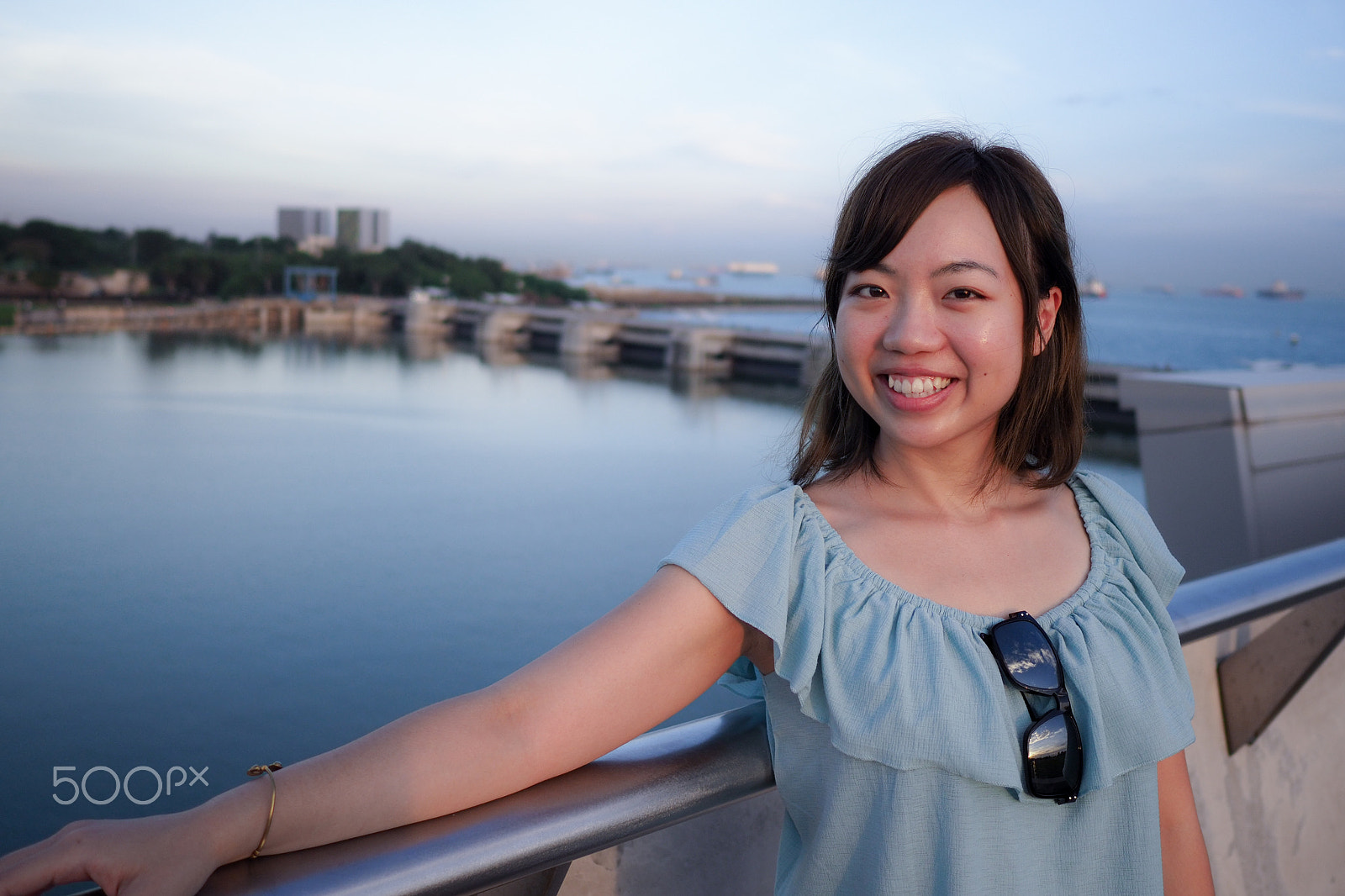 Olympus OM-D E-M1 Mark II + LEICA DG SUMMILUX 15/F1.7 sample photo. Girl at the barrage photography