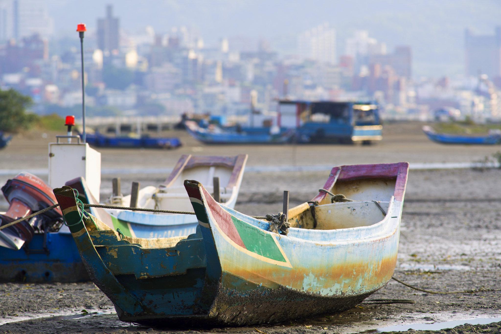 Sigma 50-100mm F1.8 DC HSM Art sample photo. The boats moored at fishing port after low tide. photography