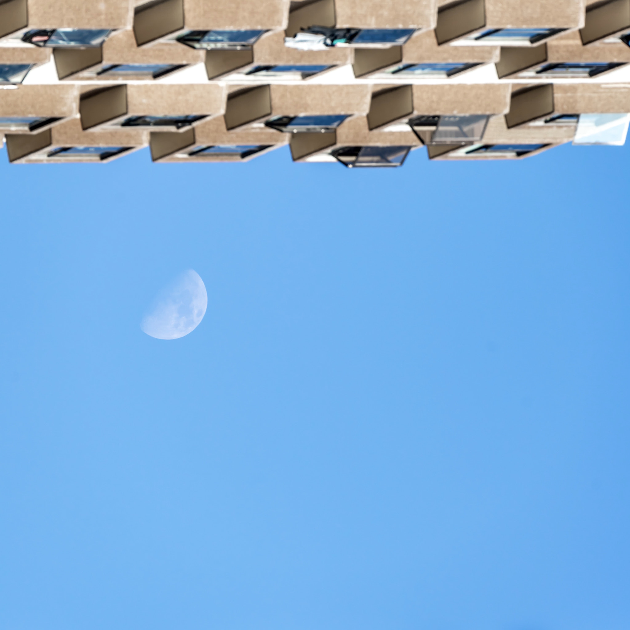 Sony FE 70-300mm F4.5-5.6 G OSS sample photo. Day moon photography