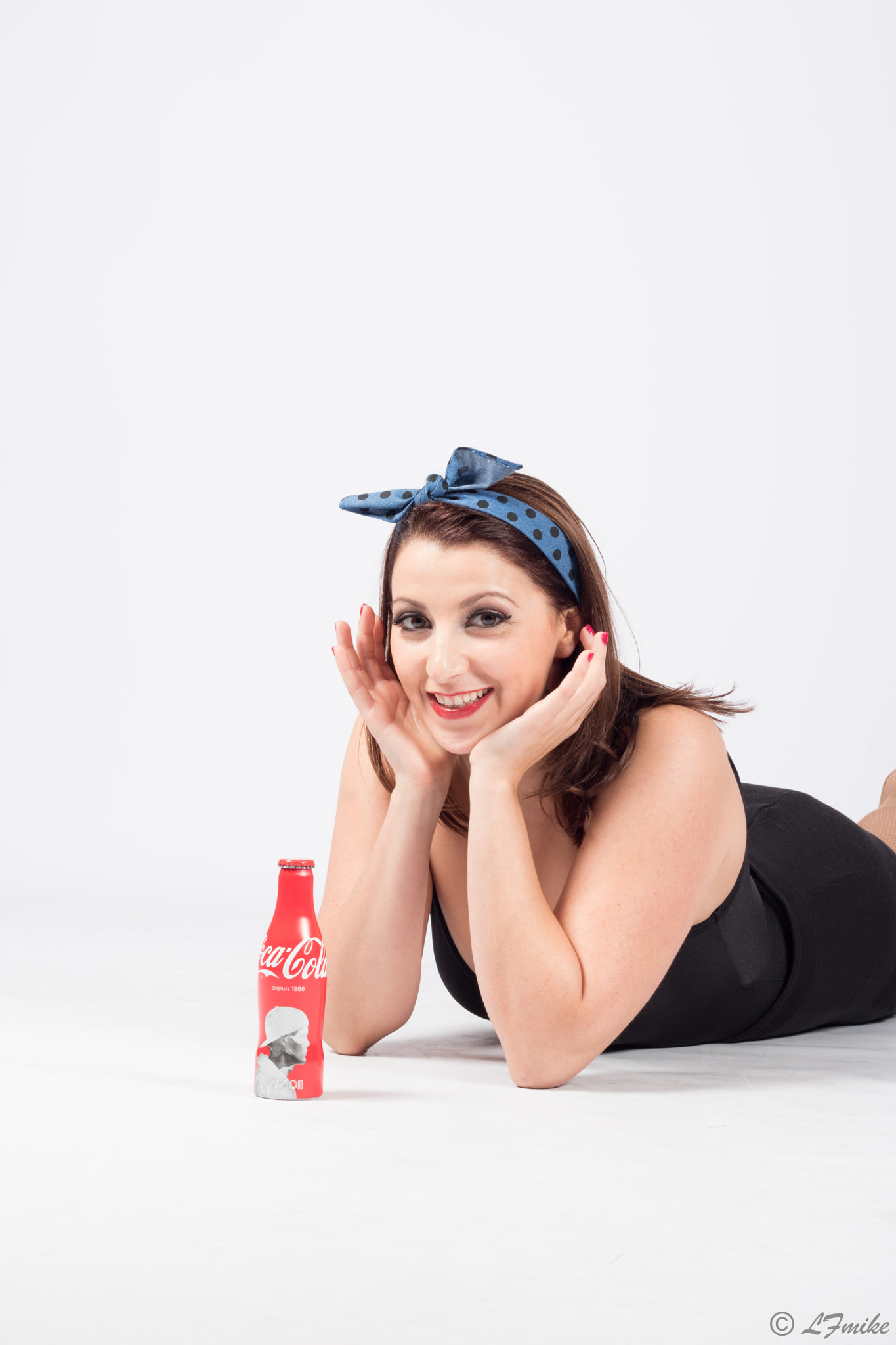 Canon EOS 760D (EOS Rebel T6s / EOS 8000D) + Canon EF 50mm F1.8 II sample photo. Pinup - coke photography