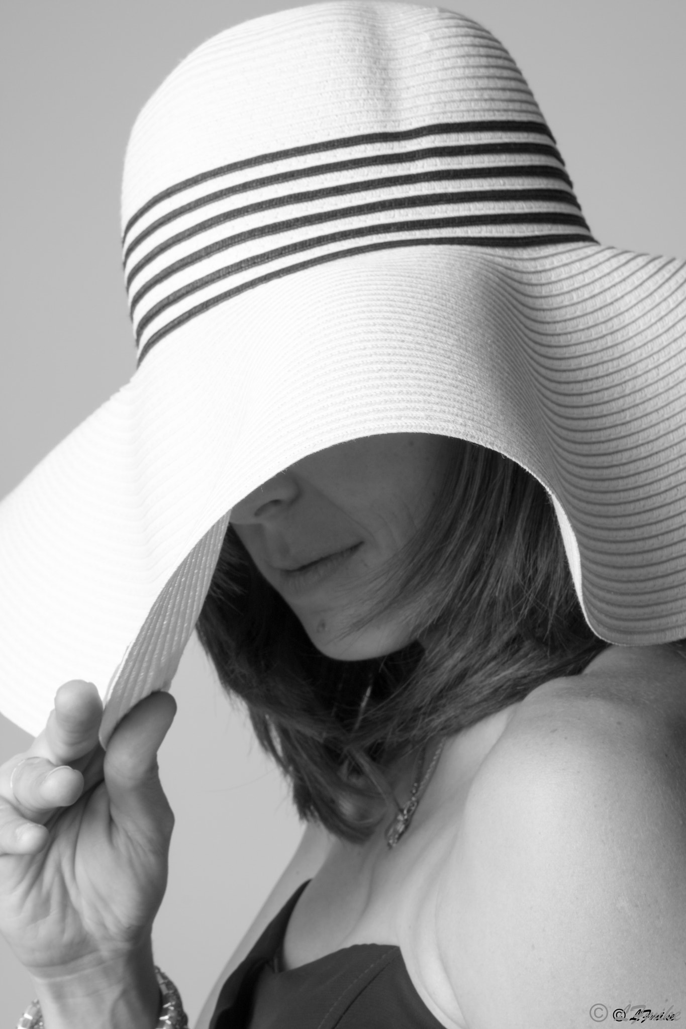 Canon EOS 760D (EOS Rebel T6s / EOS 8000D) sample photo. Hat girl photography