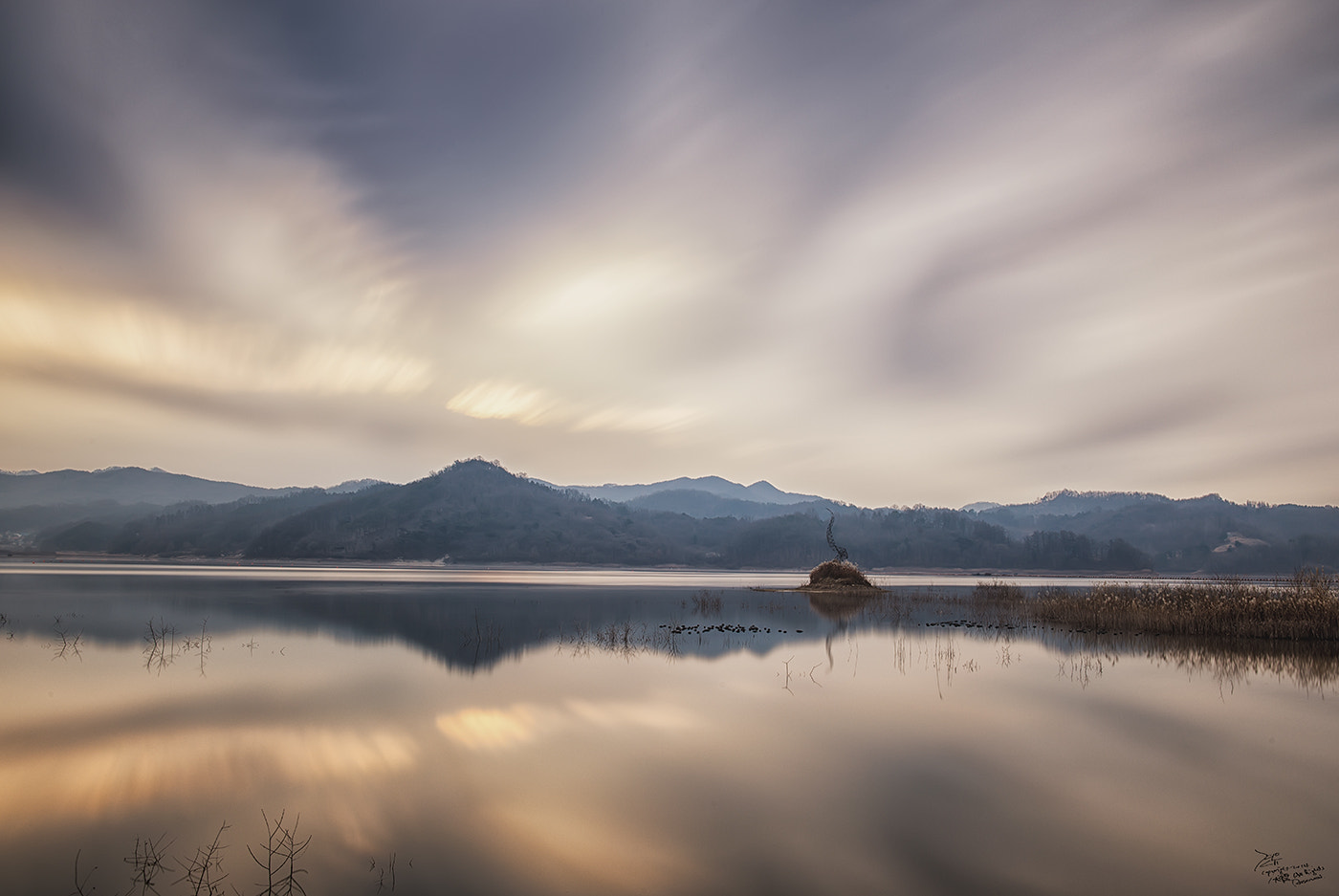 Nikon D800 + Nikon AF-S Nikkor 28mm F1.8G sample photo. Clouds are drifting photography