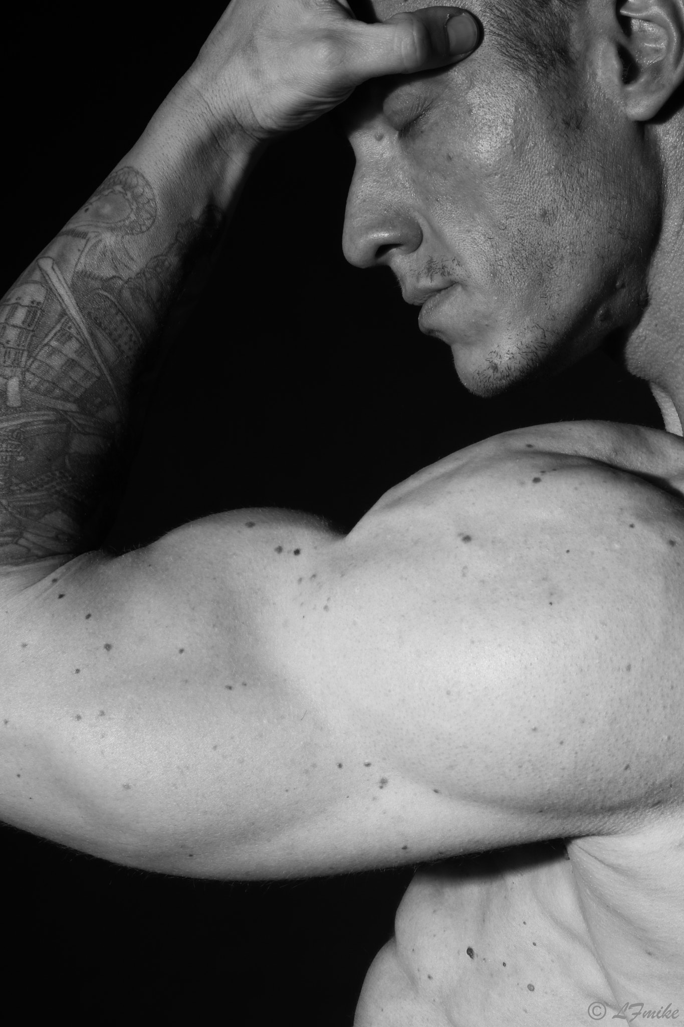 Canon EF 50mm F1.8 II sample photo. Muscular man photography