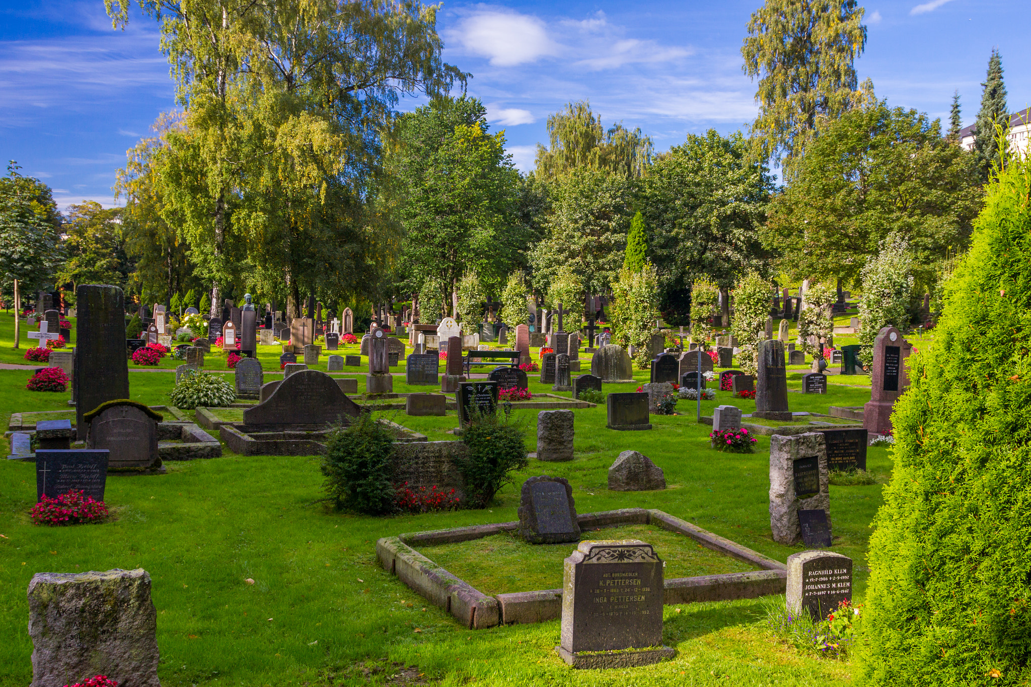 Canon EOS 550D (EOS Rebel T2i / EOS Kiss X4) sample photo. Norway-oslo-telthusbakke district-cemetary photography