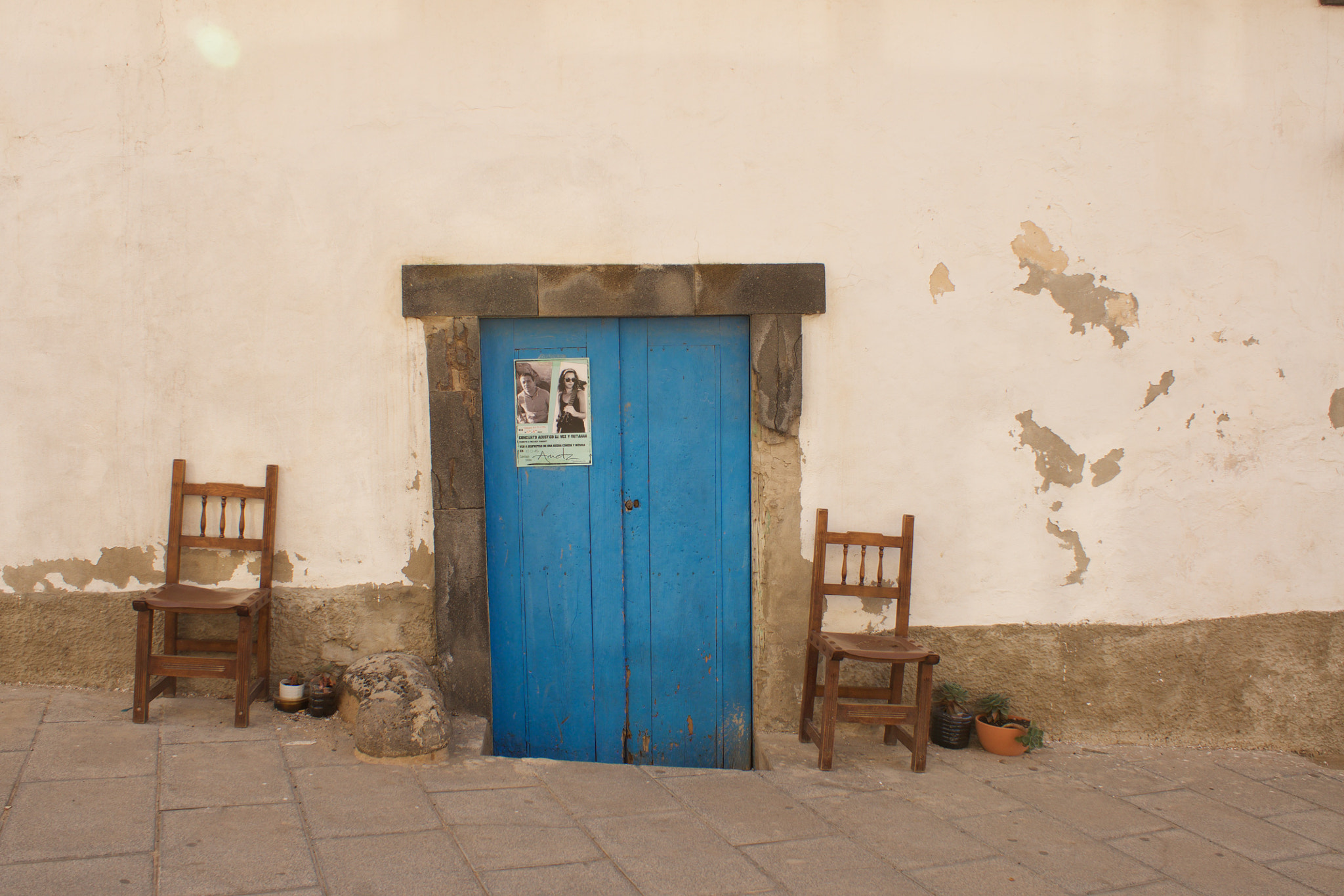 Sony Alpha DSLR-A700 sample photo. The little door photography