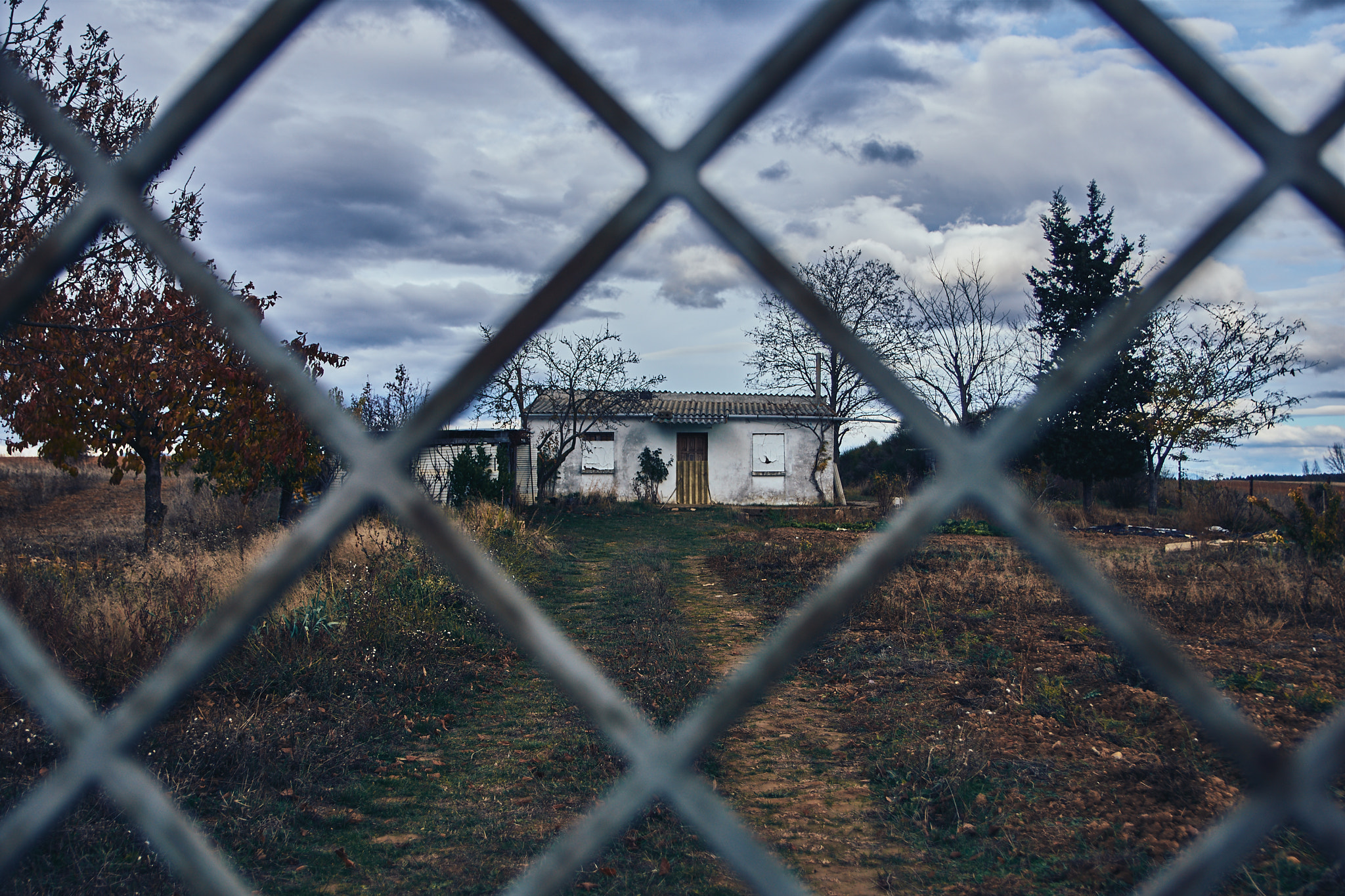 Sigma 17-50mm F2.8 EX DC OS HSM sample photo. Fence in the mysterious house photography