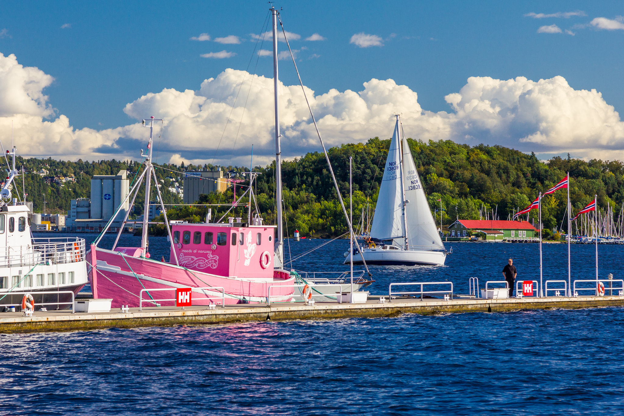 Canon EOS 550D (EOS Rebel T2i / EOS Kiss X4) sample photo. Norway-oslo-tingvallagrunnen lighthouse [center-rear] photography